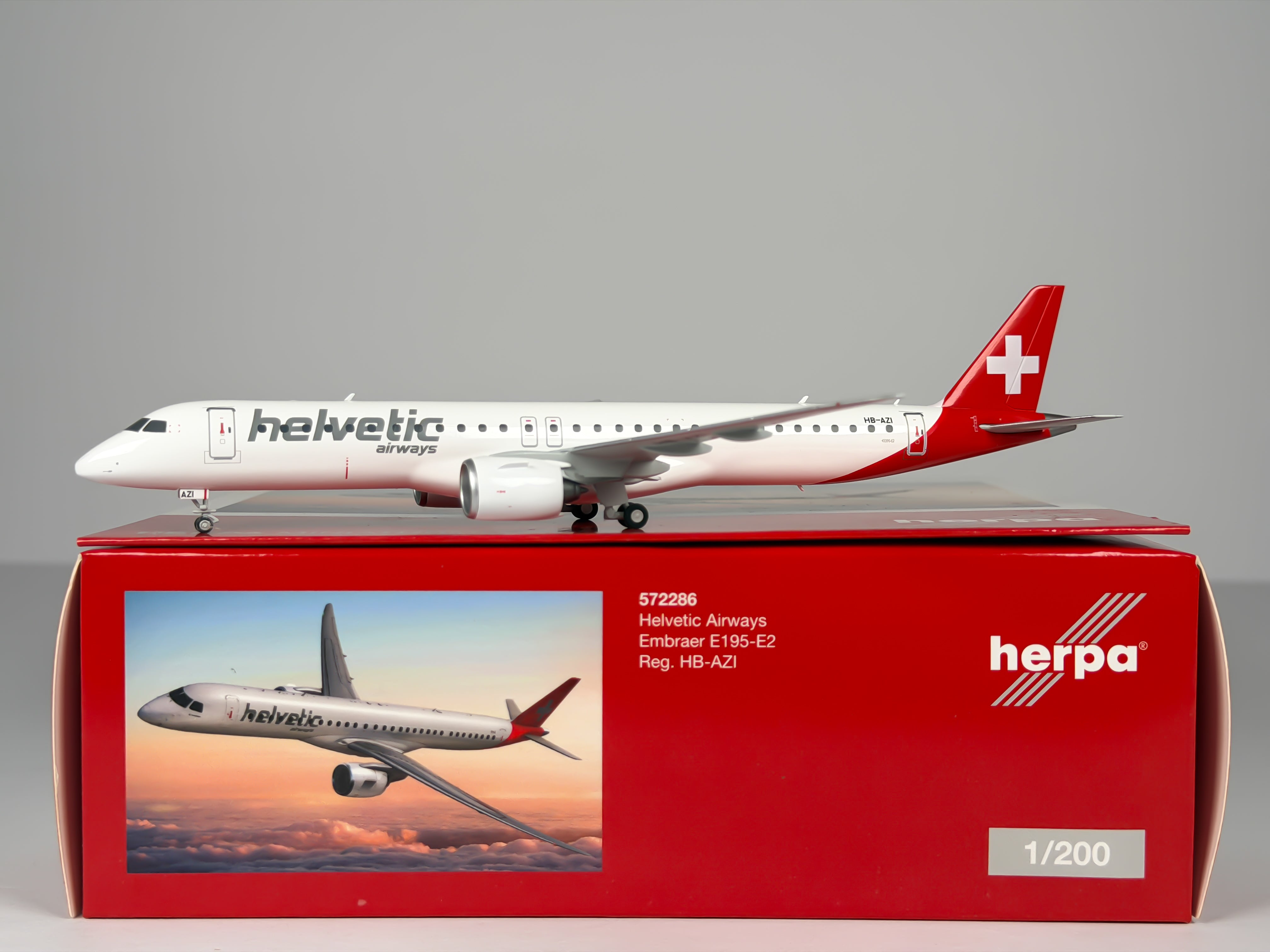Helvetic Embraer E195-E2 1:200 Herpa HB-AZI (572286)
