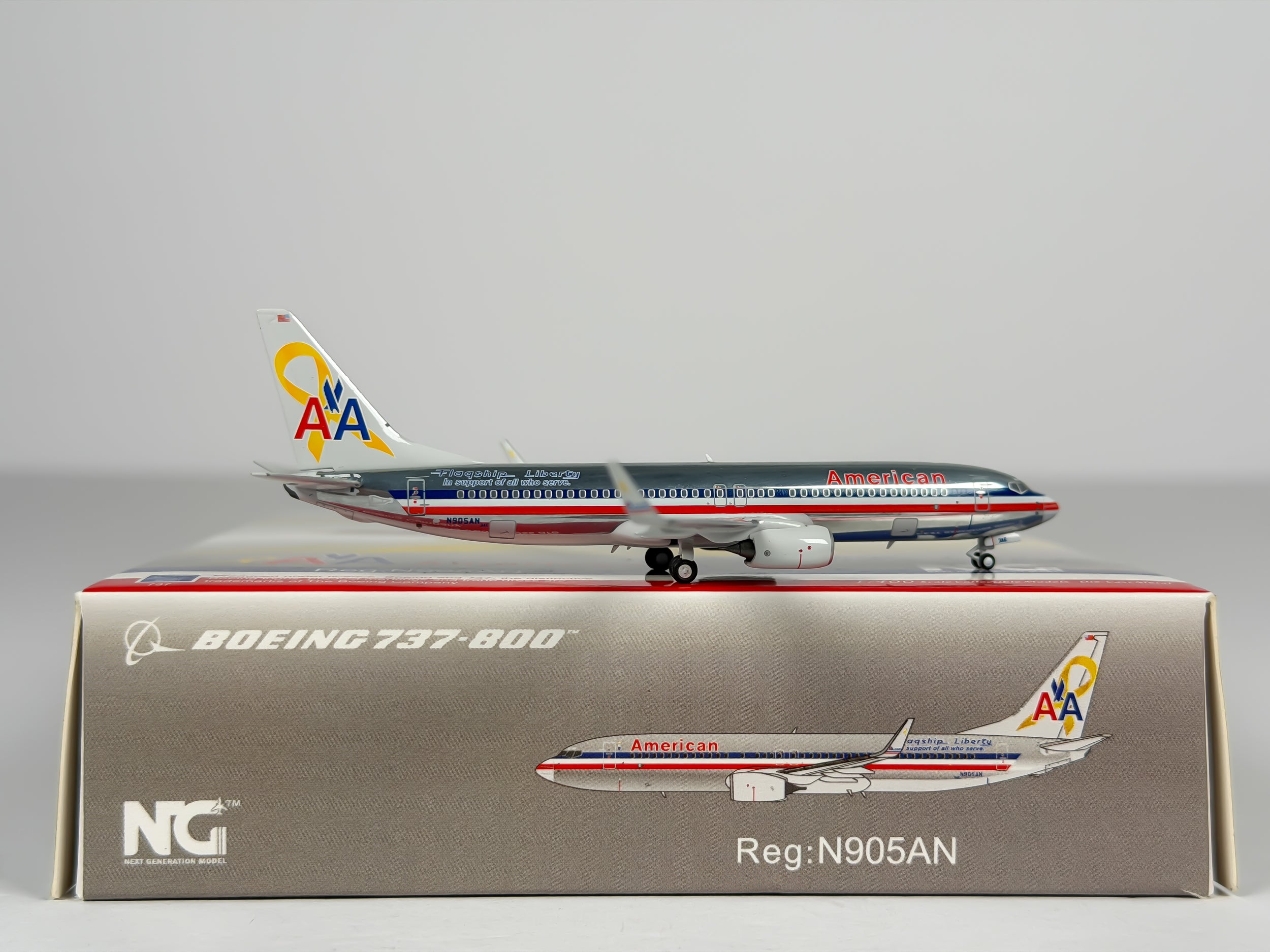 American Airlines Boeing 737-800 1:400 NG Models N905AN (58022)