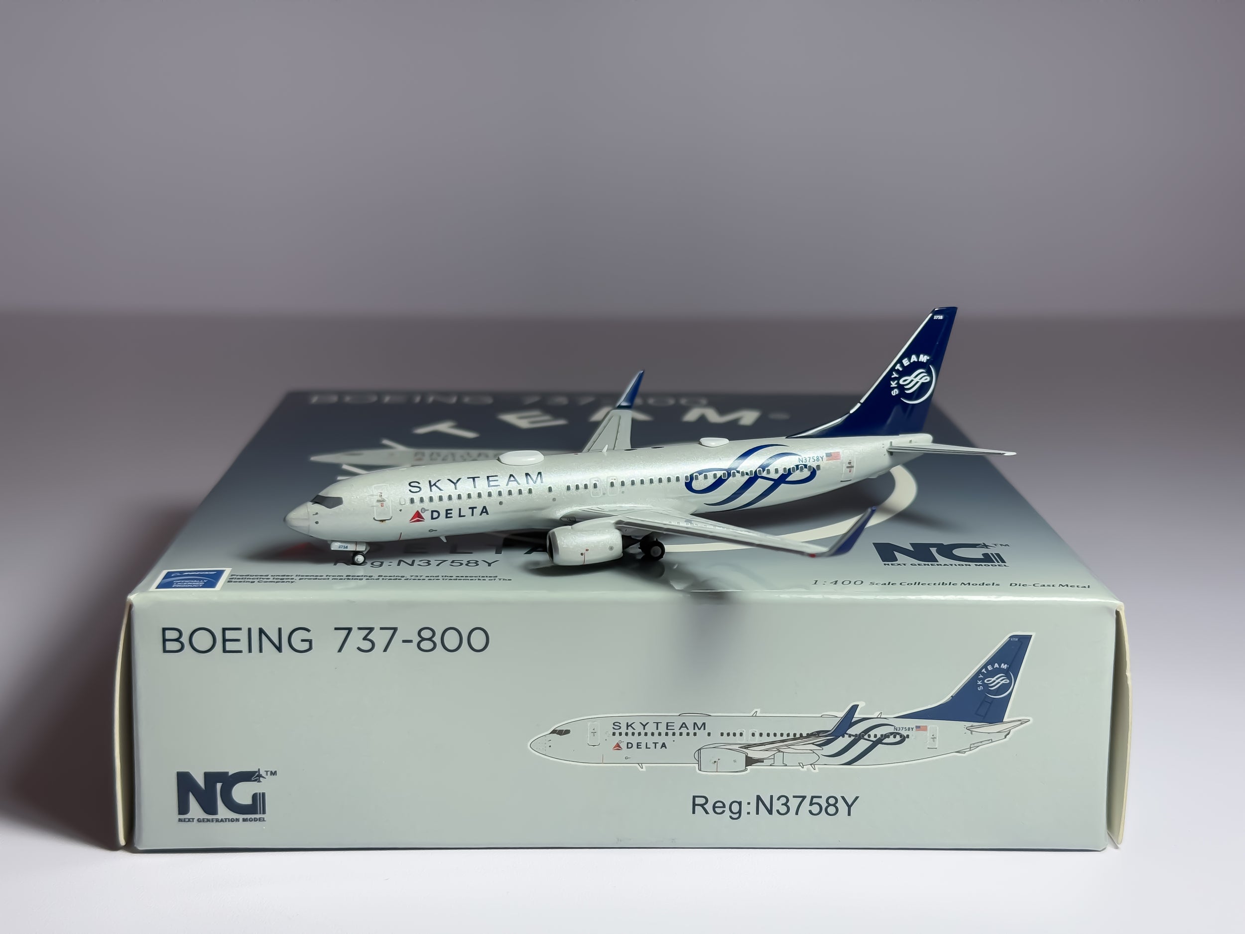 Delta Air Lines Boeing 737-800 1:400 NG Models N3758Y (58071)