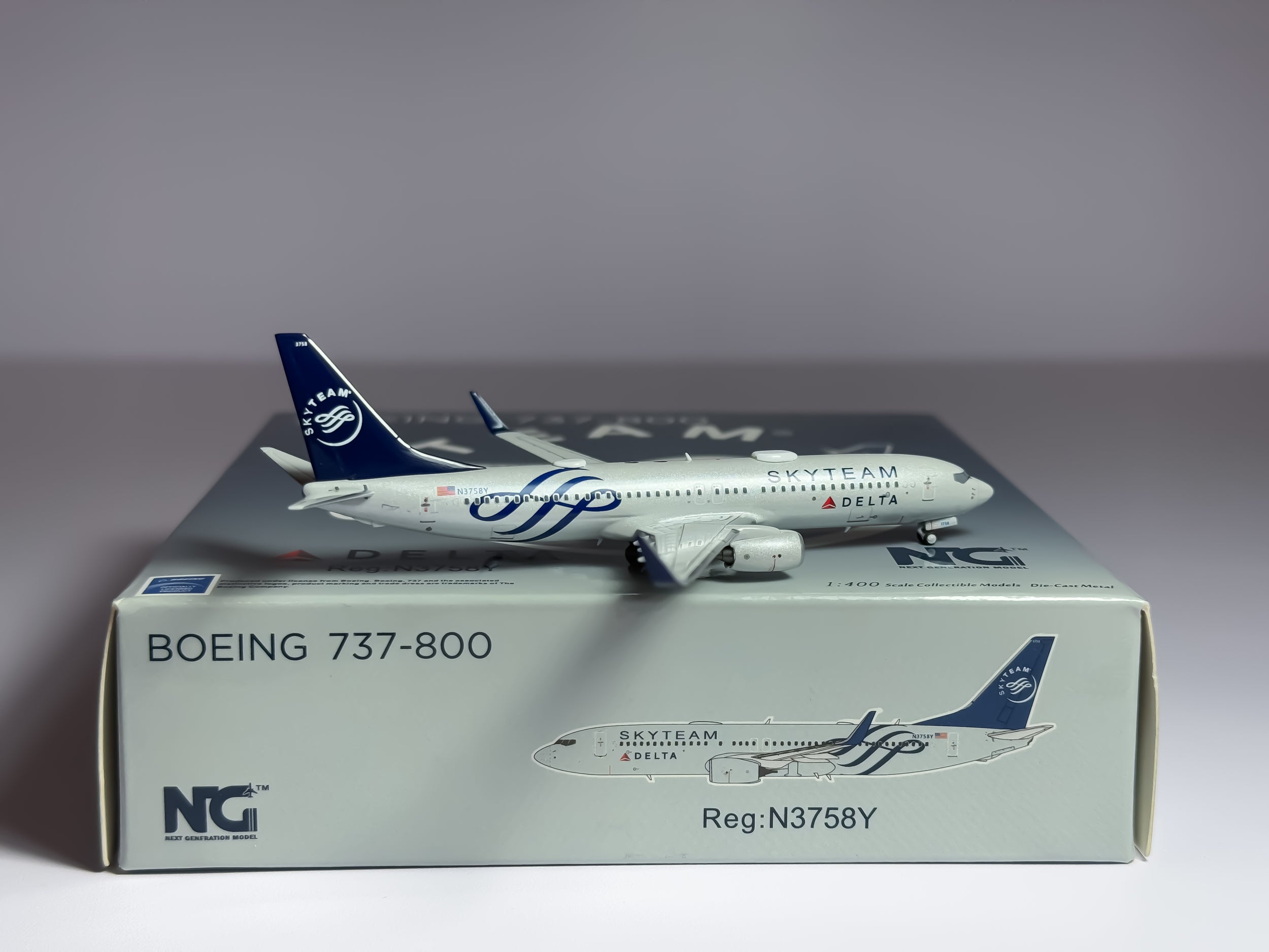 Delta Air Lines Boeing 737-800 1:400 NG Models N3758Y (58071)