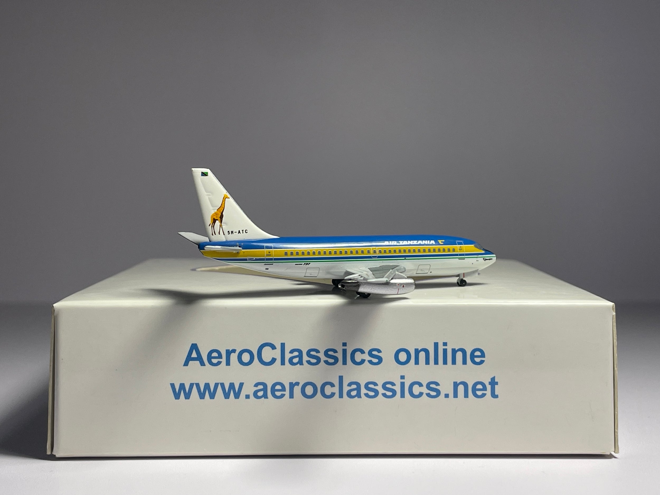 Aeroclassics 1:400 Air Tanzania Boeing 737-200 5H-ATC Giraffe Tail AC5HATC
