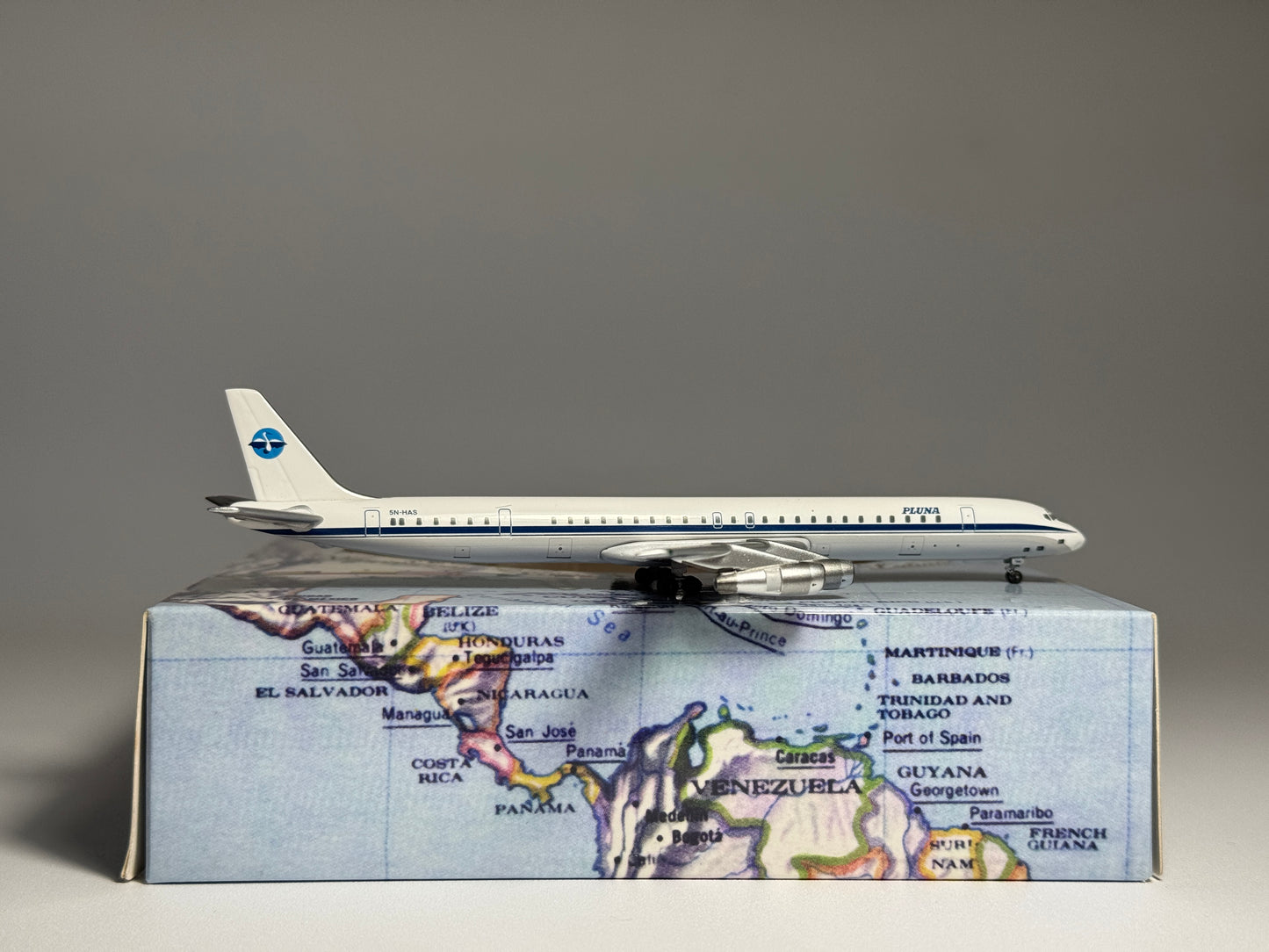 Aeroclassics 1:400 Pluna Douglas DC-8-61 5N-HAS Hold Trade Air AC5NHAS