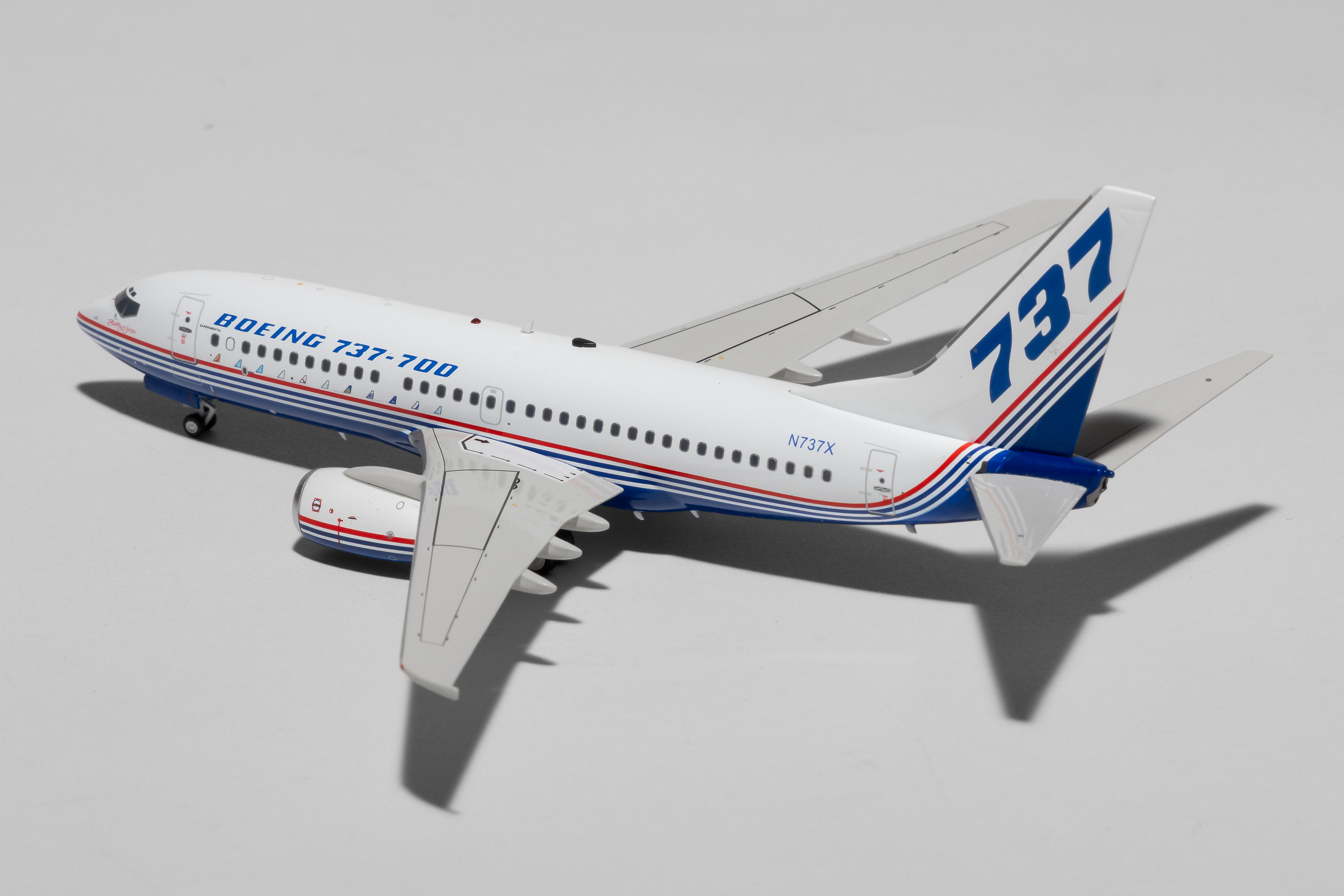 Inflight200 House Colors Boeing 737-700 N737X Traditional IF737737X
