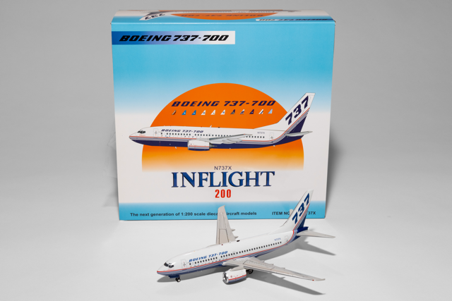 Inflight200 House Colors Boeing 737-700 N737X Traditional IF737737X