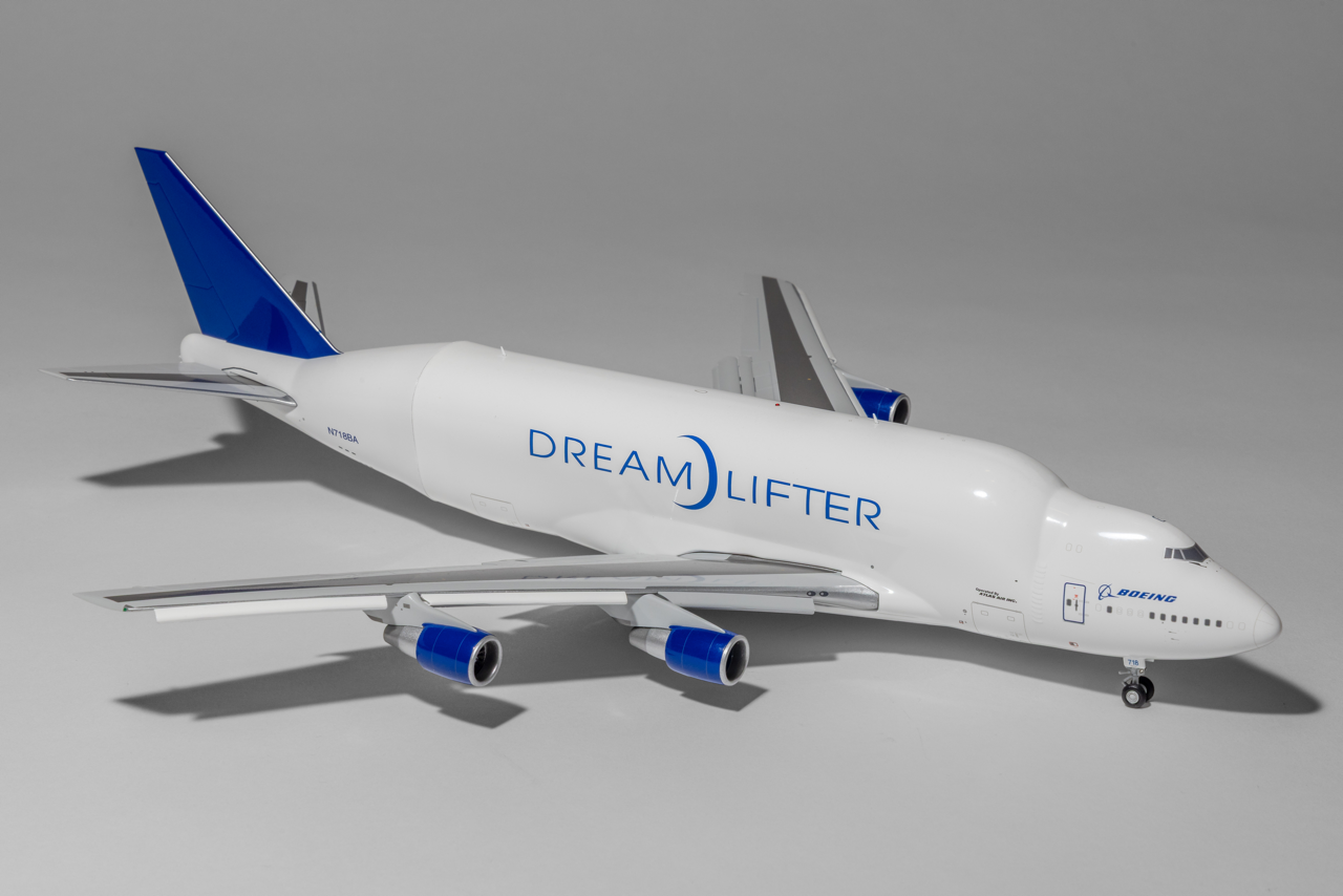 Gemini Jets 1:200 House Colors Boeing 747LCF N718BA Flaps Down/Interactive Tail Section G2BOE1003F
