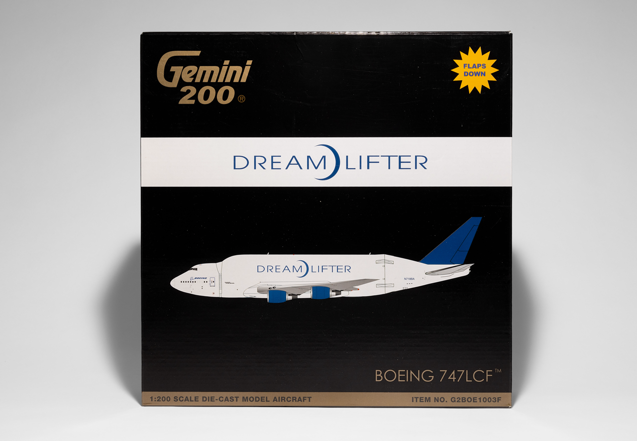 Gemini Jets 1:200 House Colors Boeing 747LCF N718BA Flaps Down/Interactive Tail Section G2BOE1003F