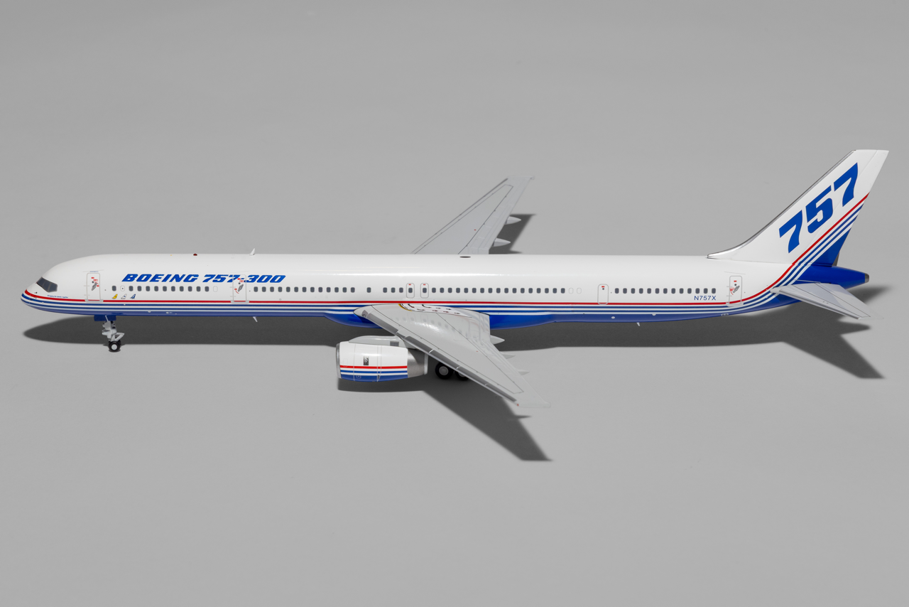 Inflight200 House Colors Boeing 757-300 N757X Rollout IF753757X