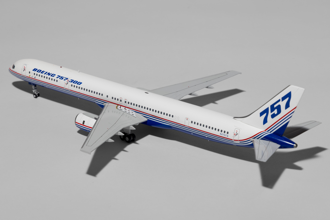 Inflight200 House Colors Boeing 757-300 N757X Rollout IF753757X
