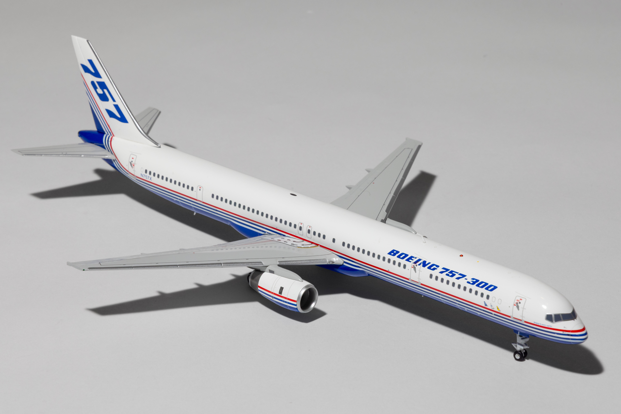Inflight200 House Colors Boeing 757-300 N757X Rollout IF753757X