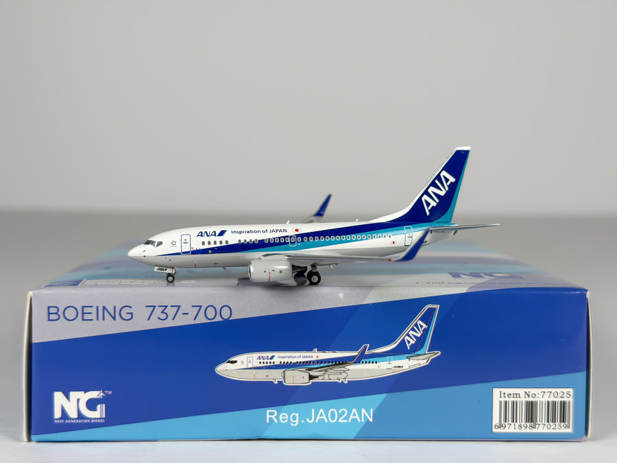 All Nippon Airways (ANA) Boeing 737-700 1:400 NG Models JA02AN (77025)