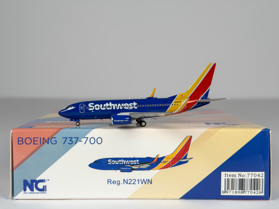 Southwest Airlines Boeing 737-700 1:400 NG Models N221WN (77042)