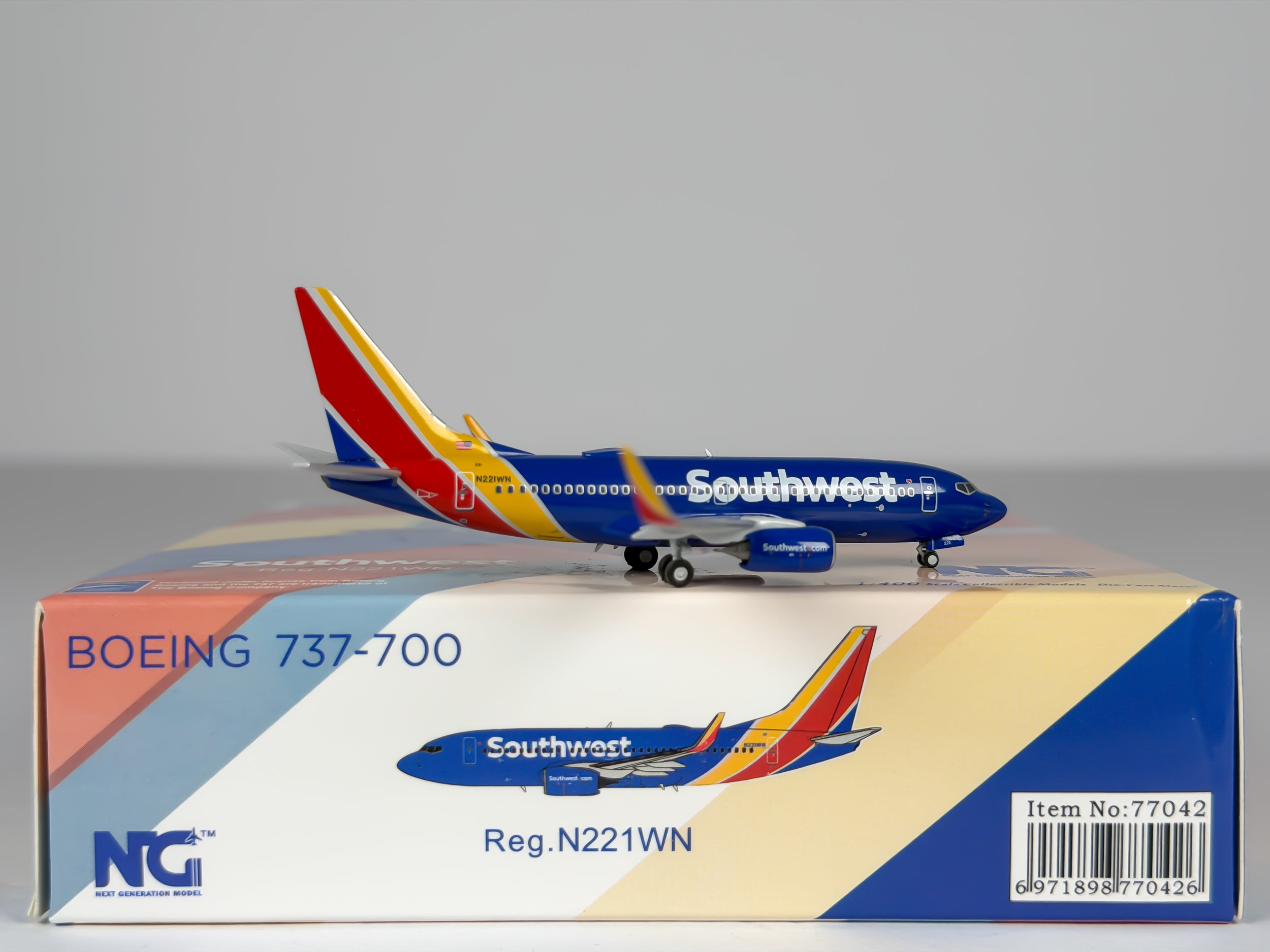 Southwest Airlines Boeing 737-700 1:400 NG Models N221WN (77042)