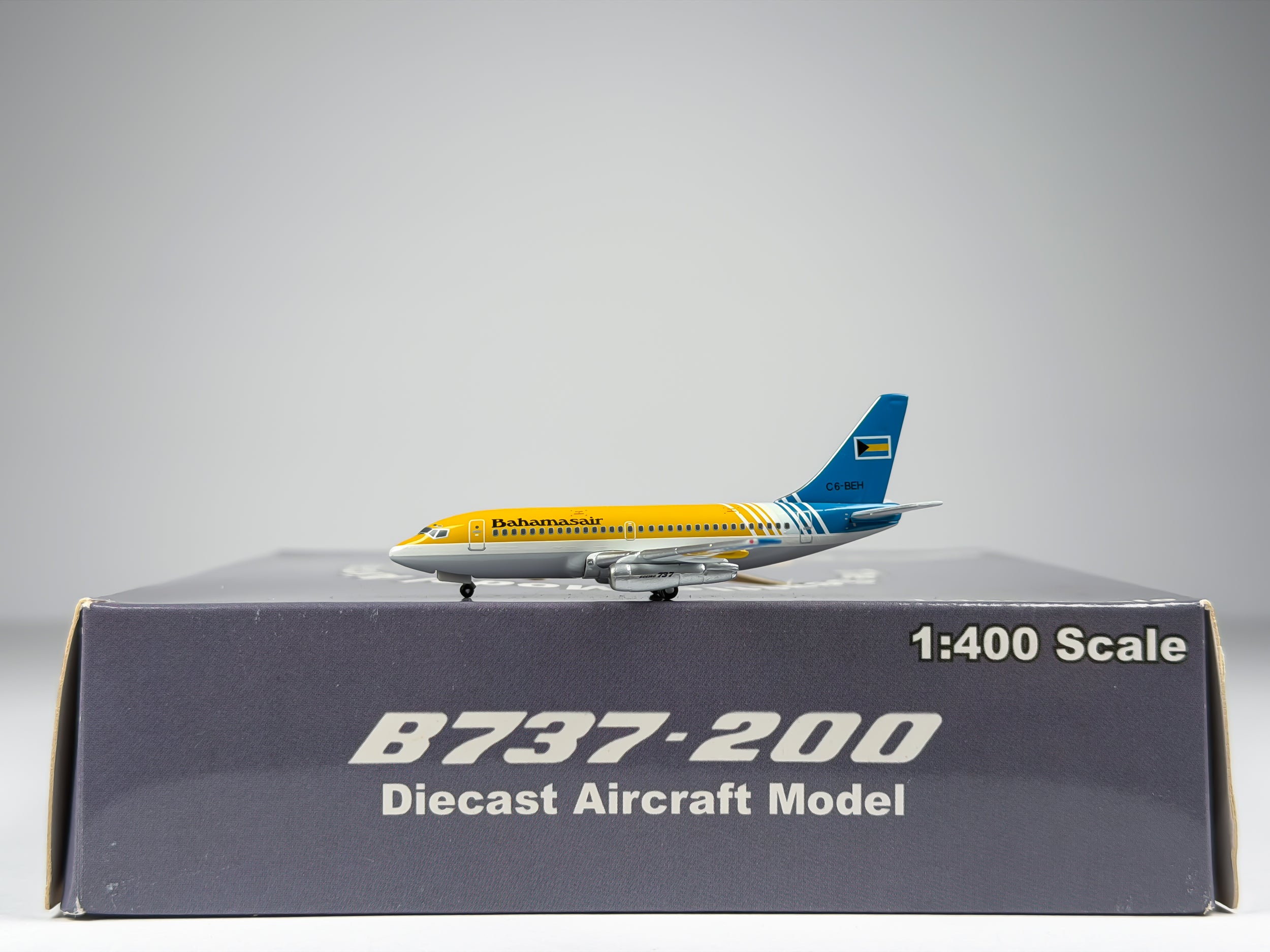 Bahamasair Boeing 737-200 1:400 SMAC C6-BEH (7CBHS001)