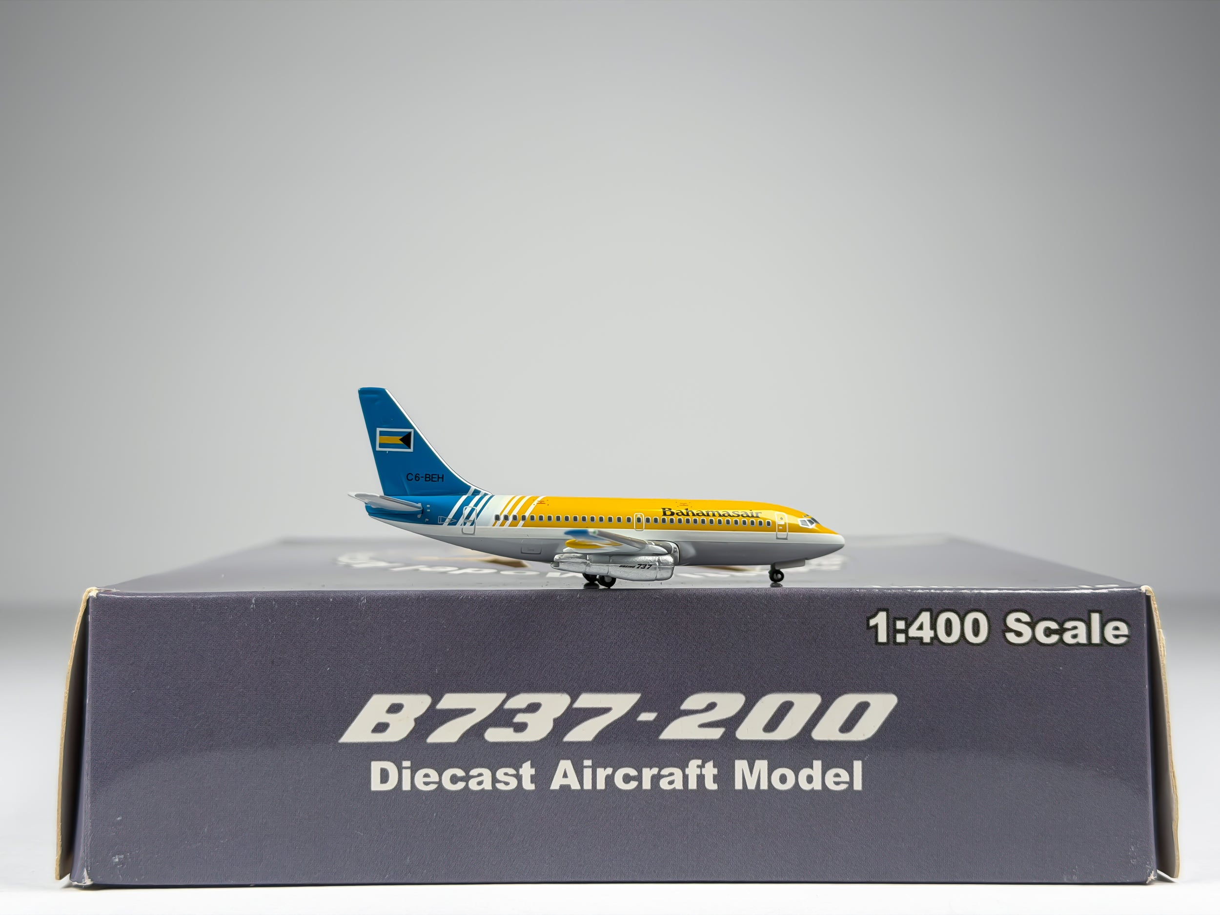 Bahamasair Boeing 737-200 1:400 SMAC C6-BEH (7CBHS001)