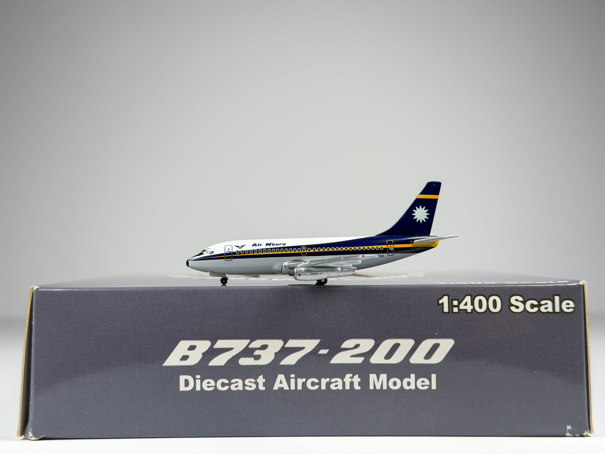 Air Nauru Boeing 737-200 1:400 SMAC C2-RN8 (7CRON002)