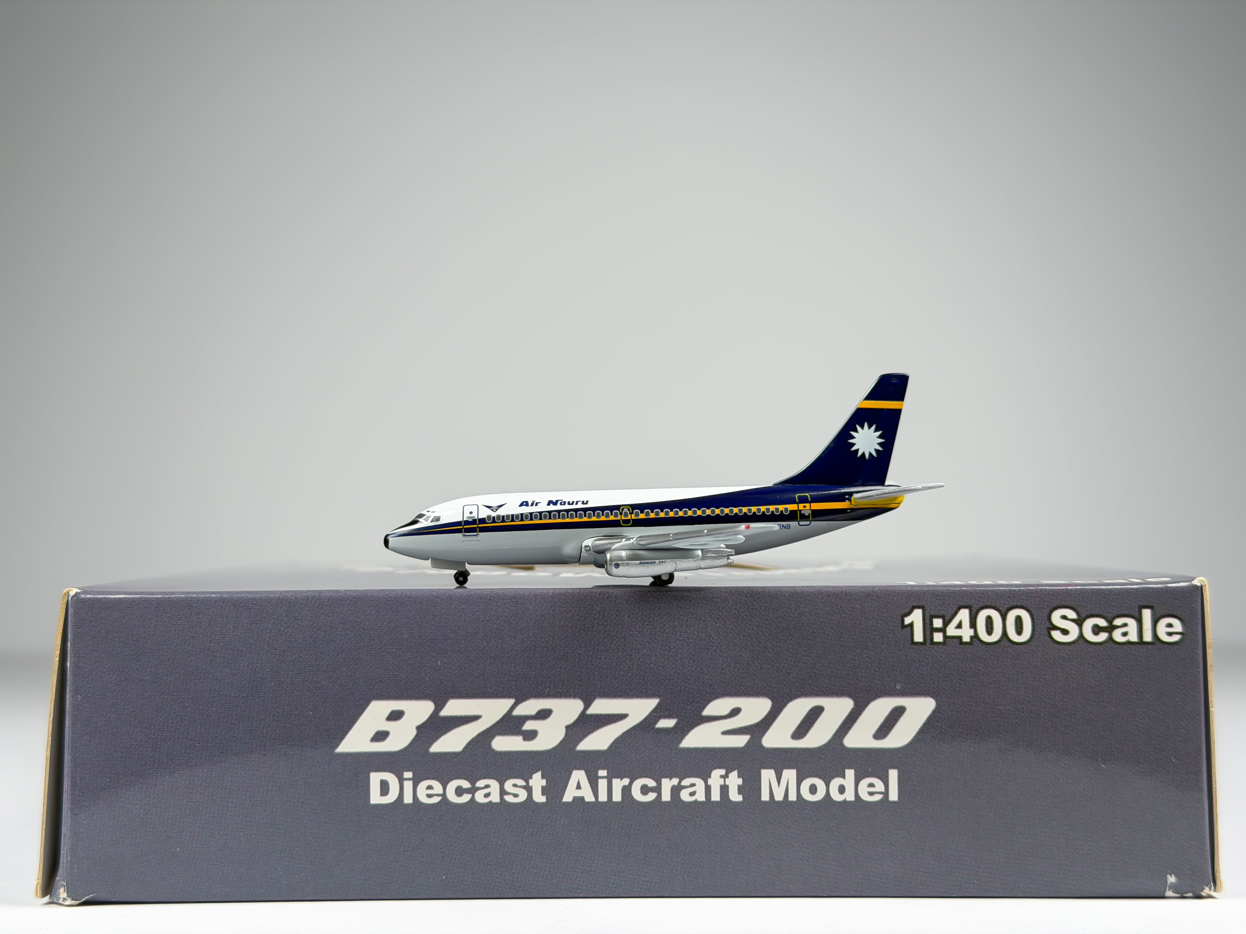 Air Nauru Boeing 737-200 1:400 SMAC C2-RN8 (7CRON002)