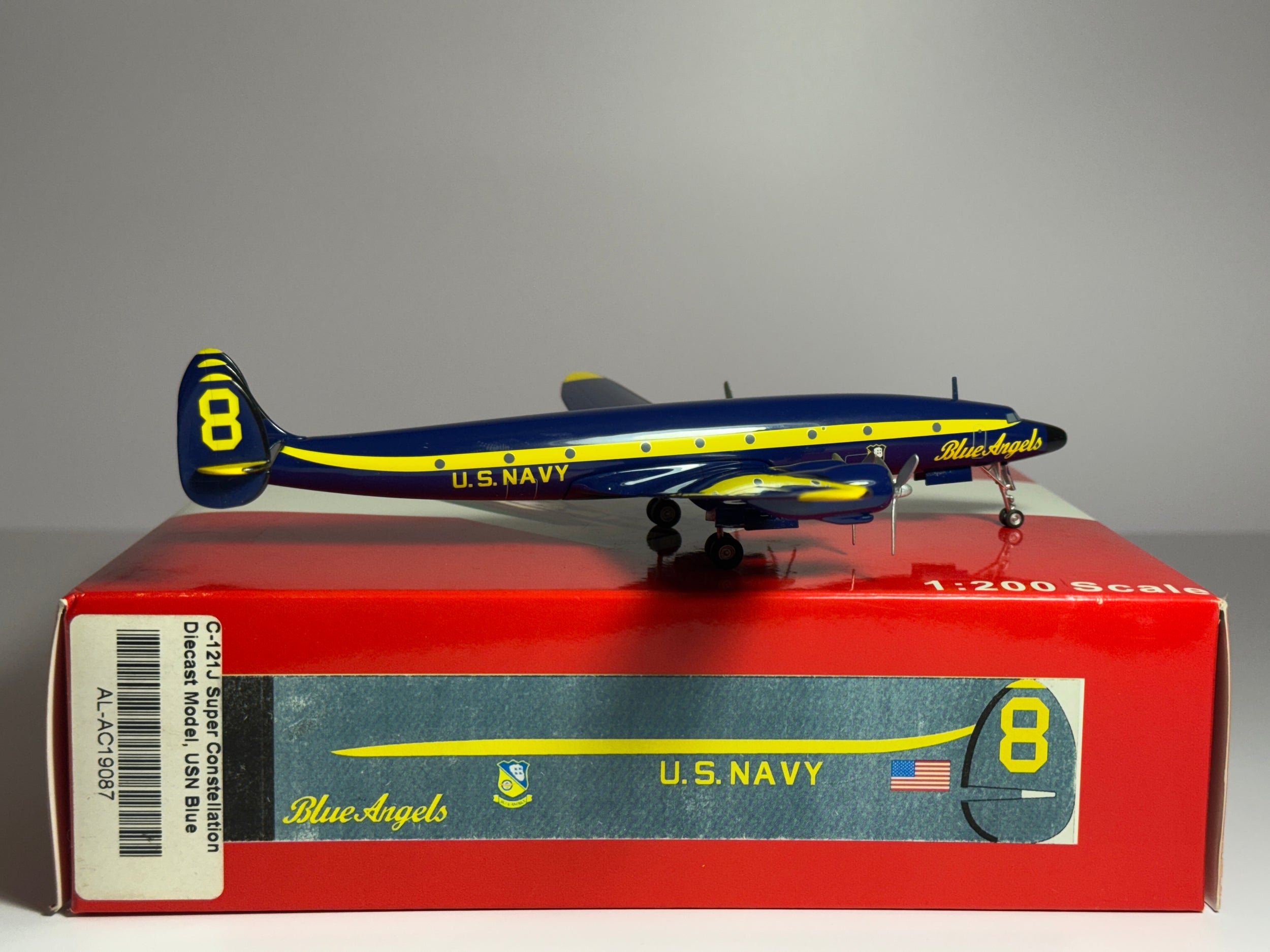 Aeroclassics 1:200 U.S Navy Lockheed C-121J 8 Blue Angels AC19087