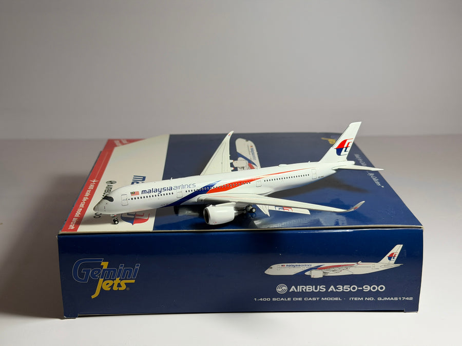 Malaysia Airlines Airbus A350-900 1:400 Gemini Jets 9M-MAB (GJMAS1742)