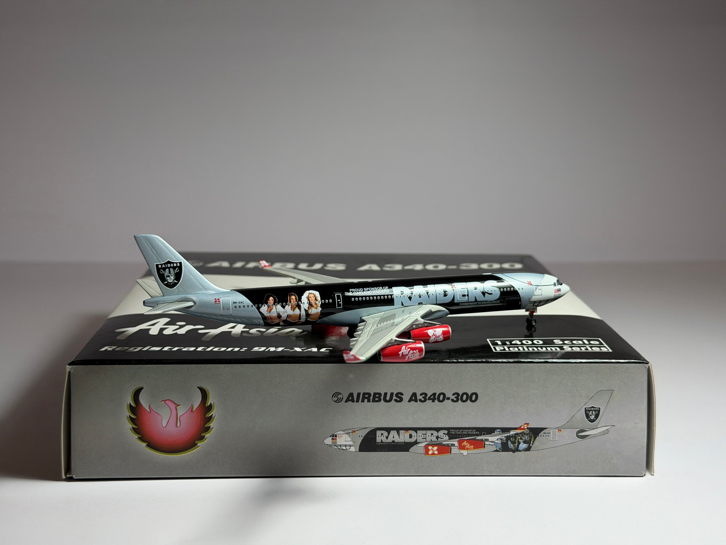 AirAsia X Airbus A340-300 1:400 Phoenix 9M-XAC Oakland Raiders (PH410338)