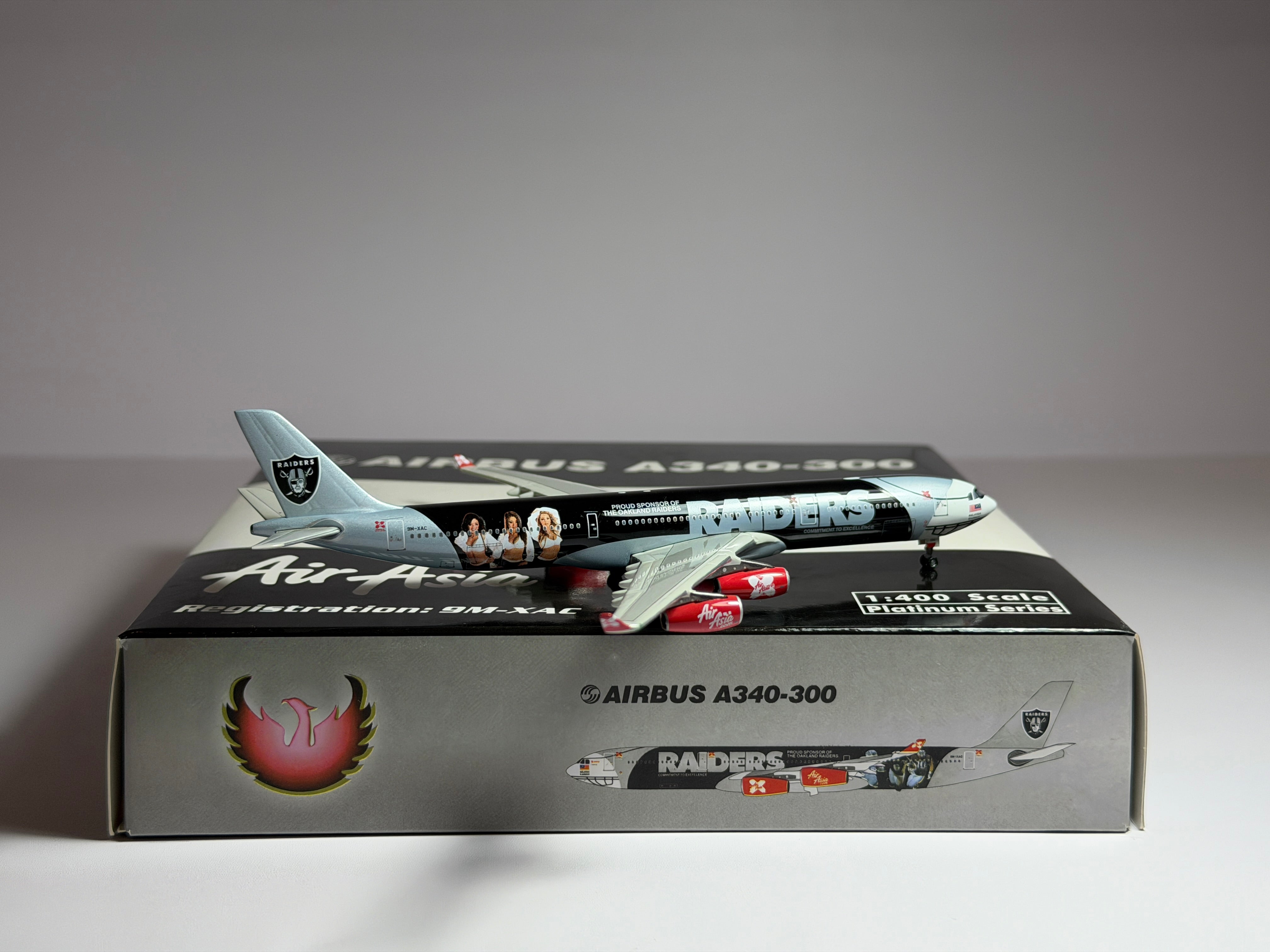 AirAsia X Airbus A340-300 1:400 Phoenix 9M-XAC Oakland Raiders (PH410338)