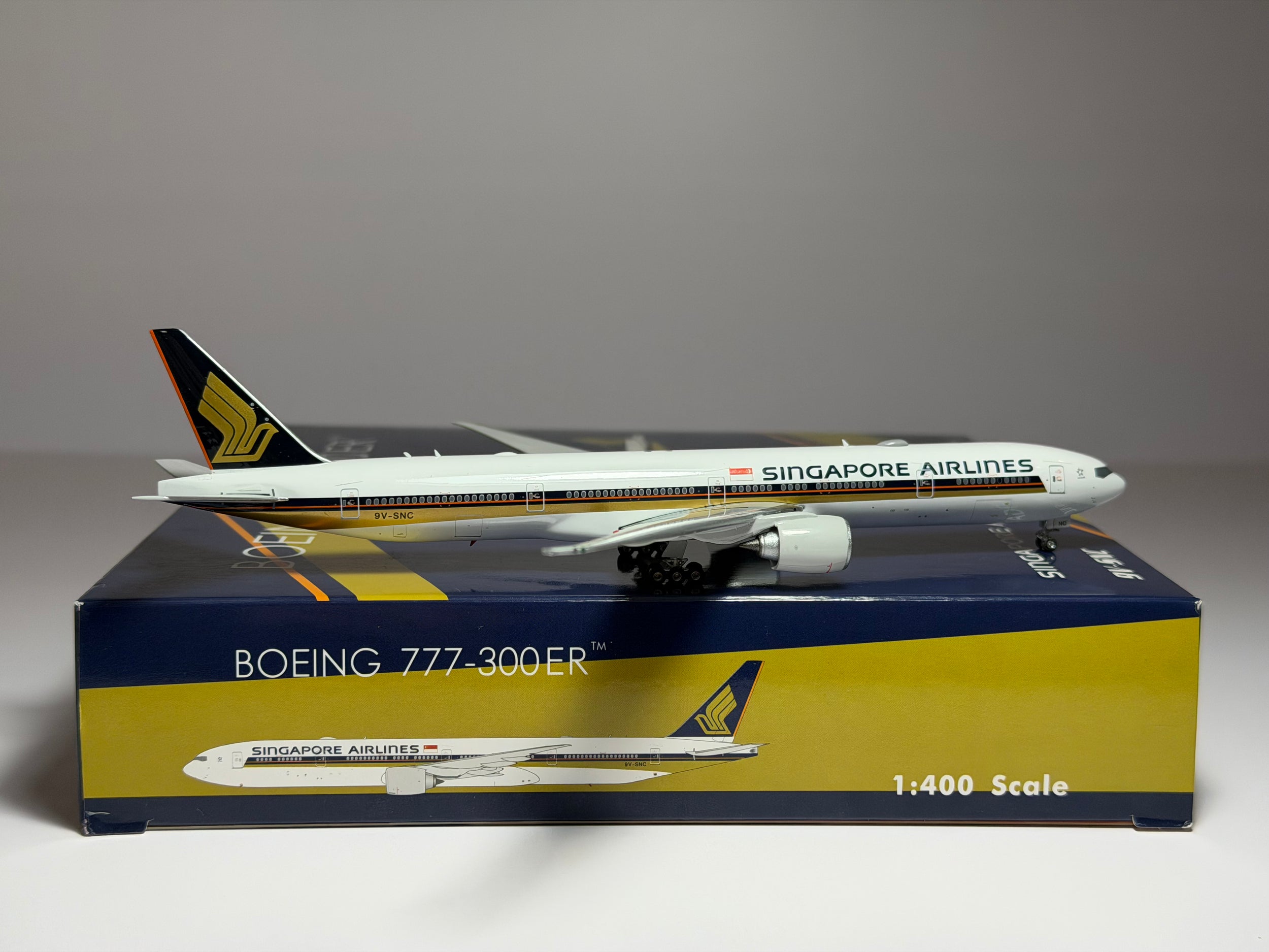 Phoenix Model 1:400 Singapore Boeing 777-300ER 9V-SNC current colors PH404330