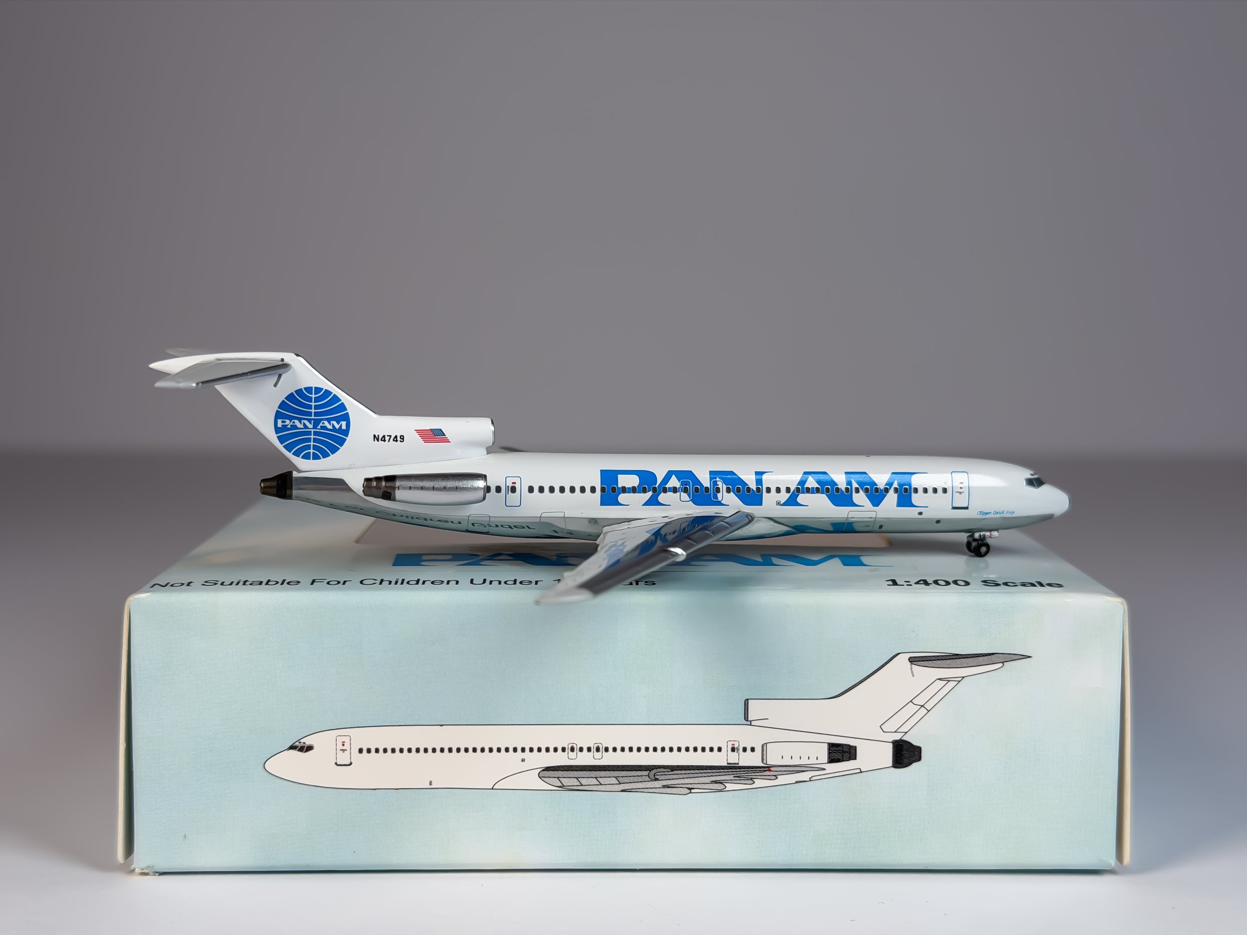 Pan American Boeing 727-200 1:400 Apollo N4749 (A13034)