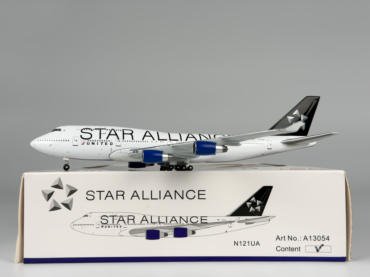 United Airlines Boeing 747-400 1:400 Apollo N121UA (A13054)