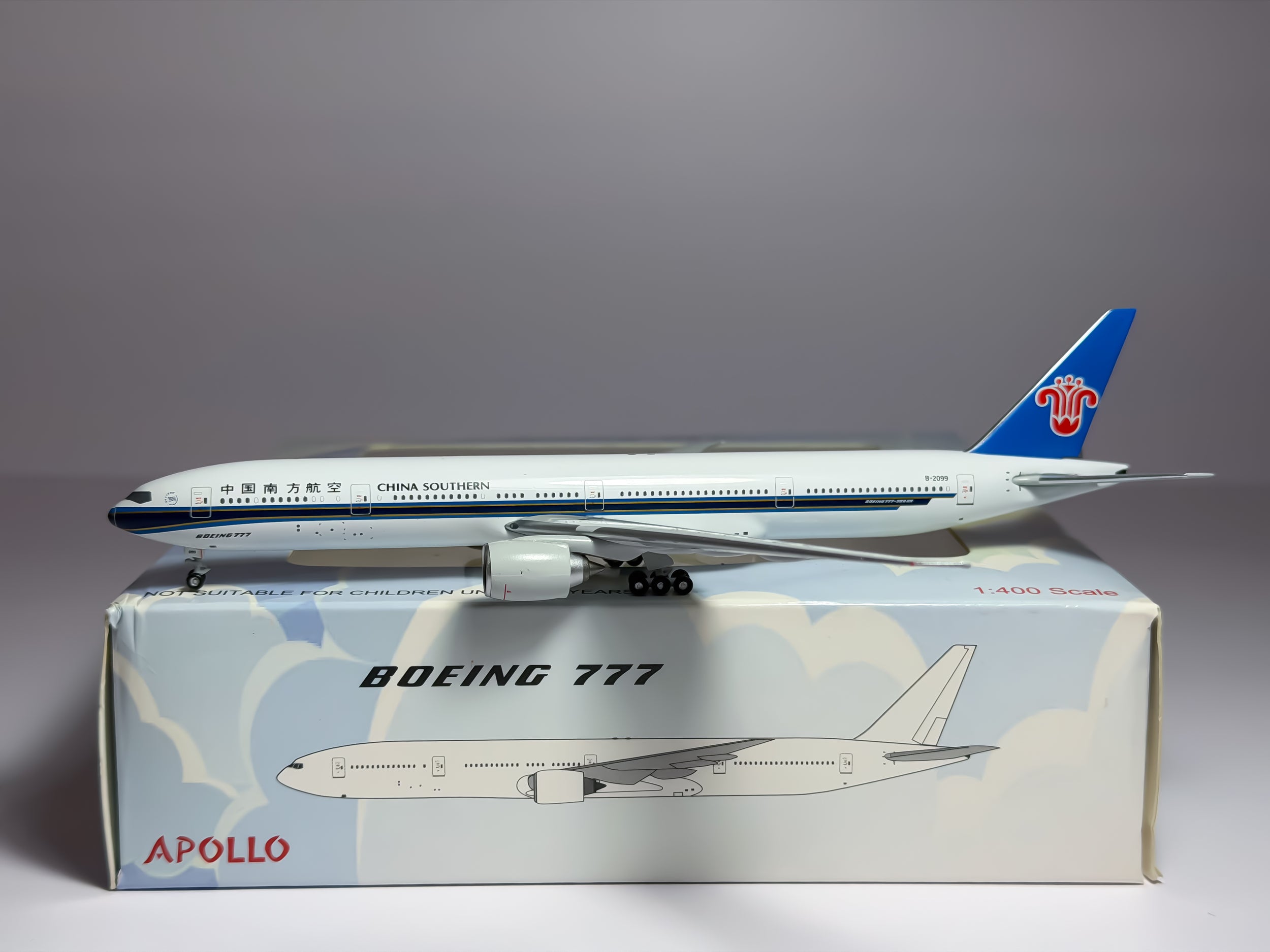 China Southern Airlines Boeing 777-300 1:400 Apollo B-2099 (A13125)
