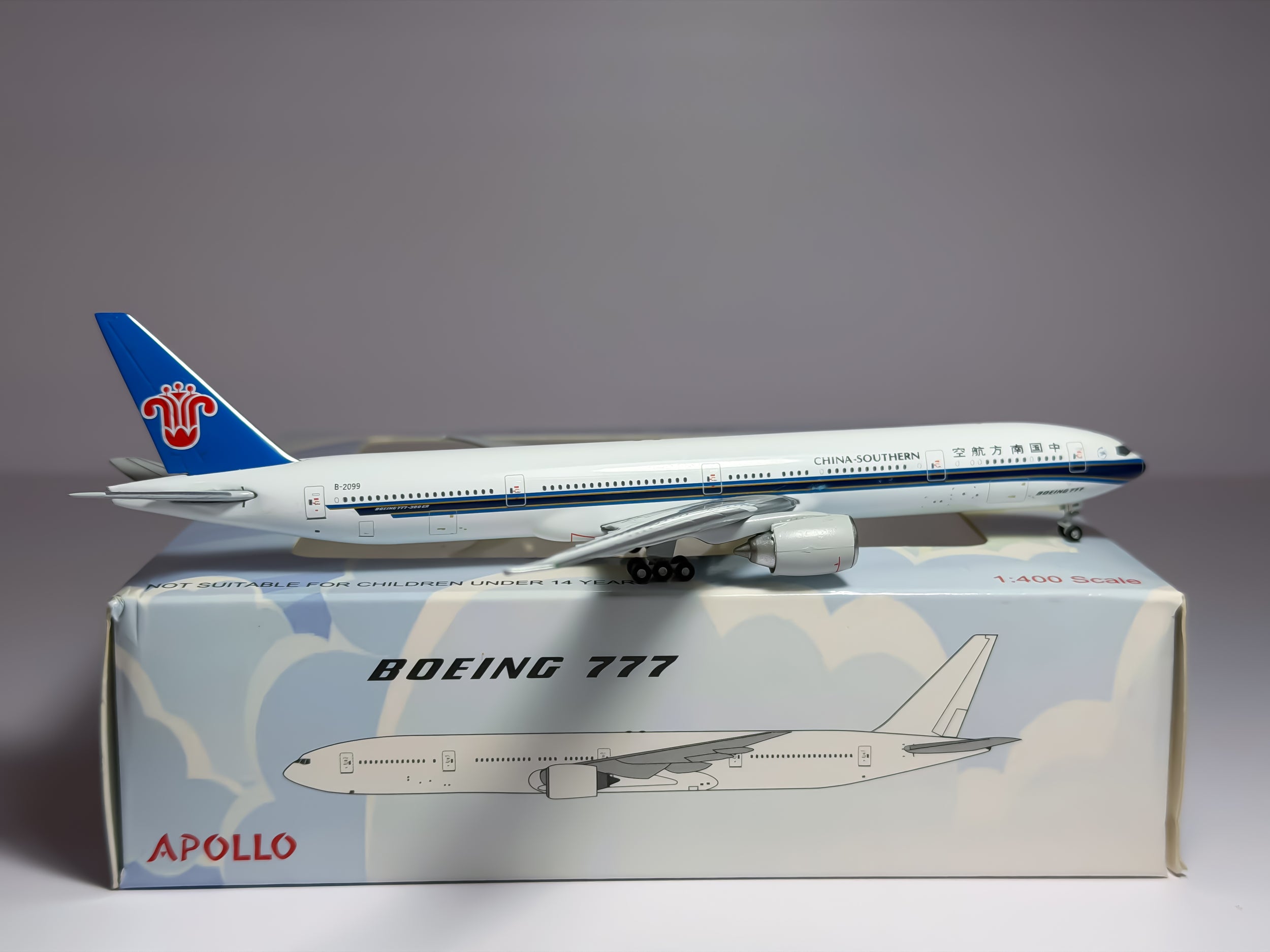 China Southern Airlines Boeing 777-300 1:400 Apollo B-2099 (A13125)