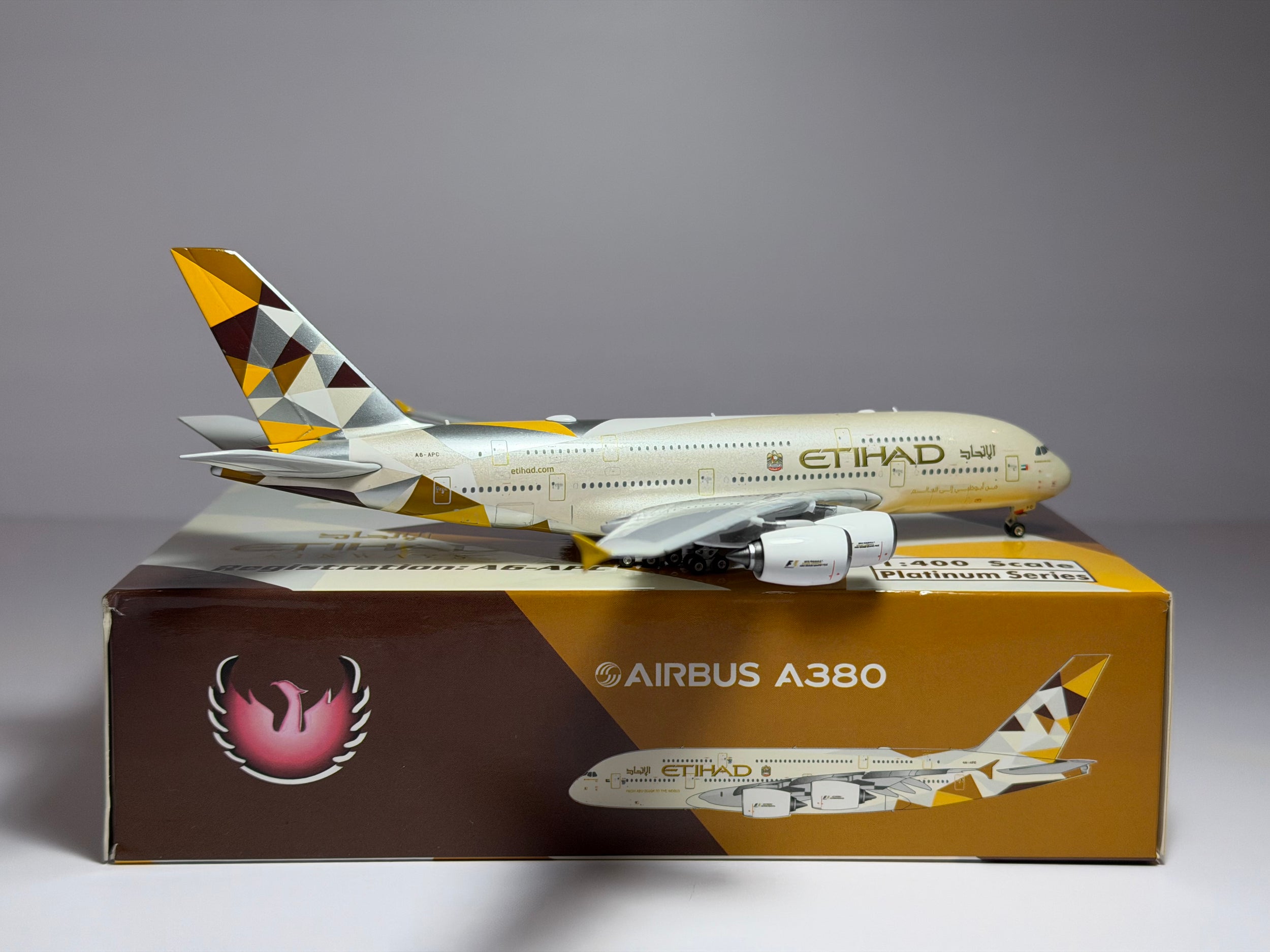 Phoenix Model 1:400 Etihad Airbus A380-800 A6-APC current colors PH4ETD1436