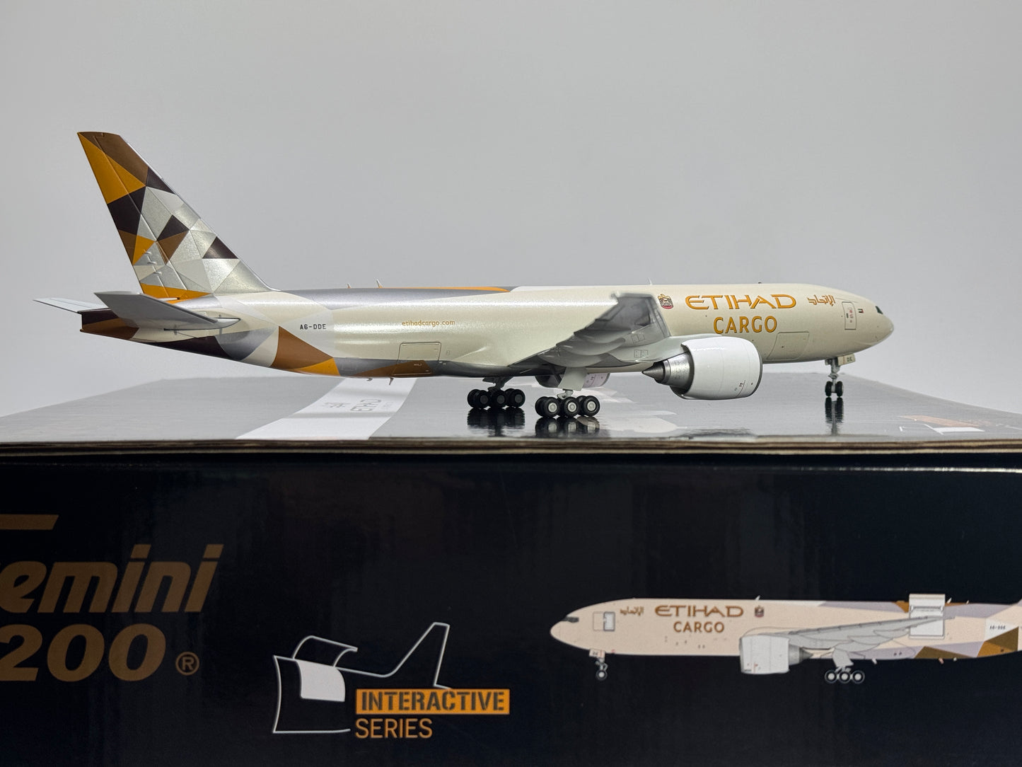 Gemini Jets 1:200 Etihad Cargo Boeing 777F A6-DDE Interactive G2ETD955