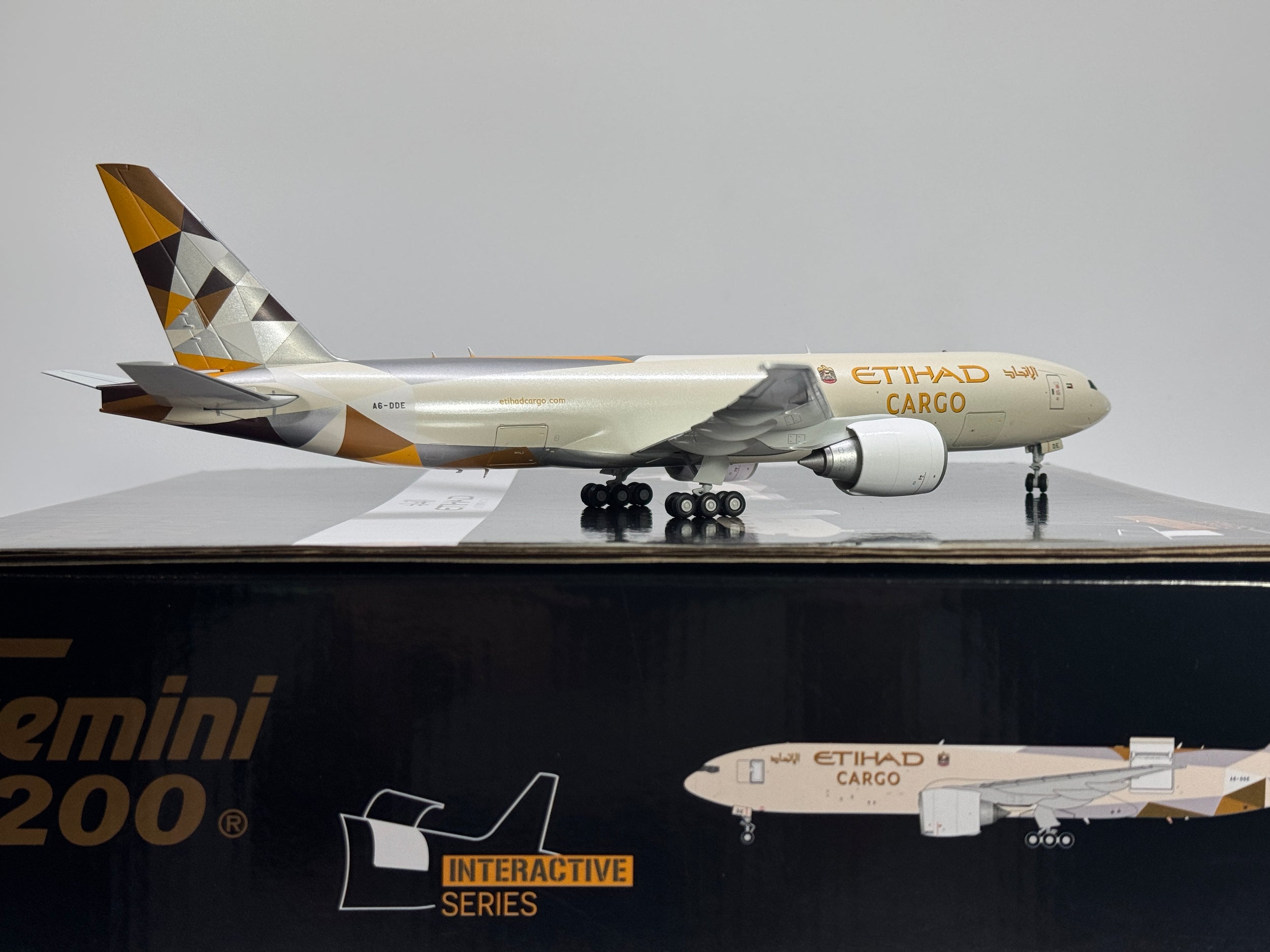 Gemini Jets 1:200 Etihad Cargo Boeing 777F A6-DDE Interactive G2ETD955
