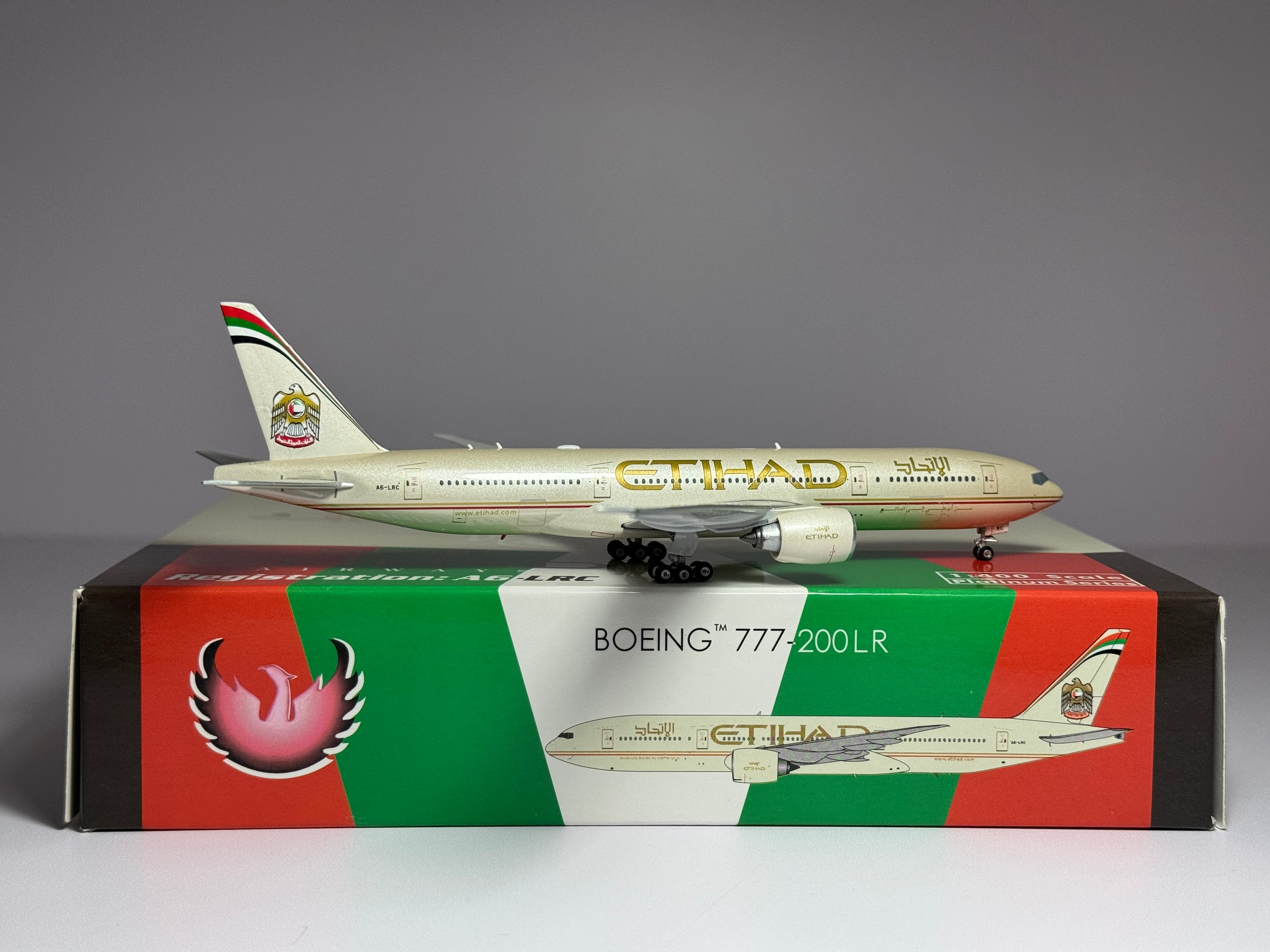 Phoenix Models 1:400 Etihad Airways Boeing 777-200LR A6-LRC 2000s colors 10944