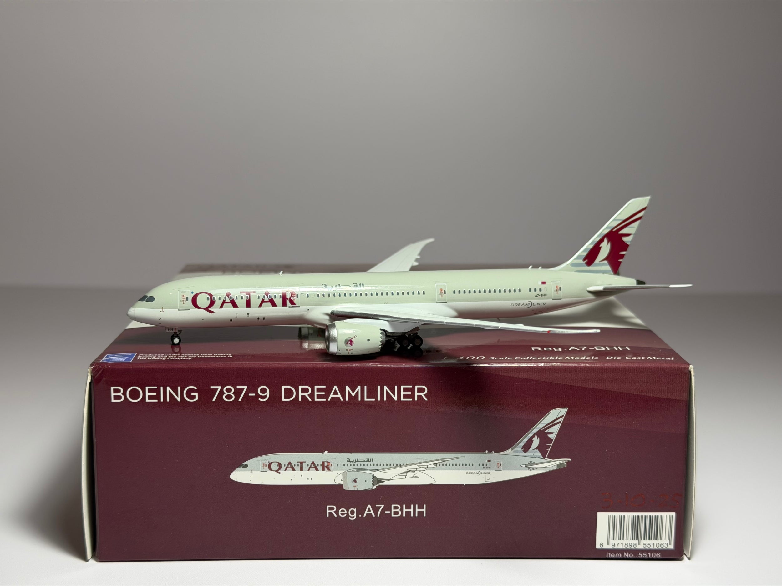 NG Model 1:400 Qatar Airways Boeing 787-9 A7-BHH current colors NG55106