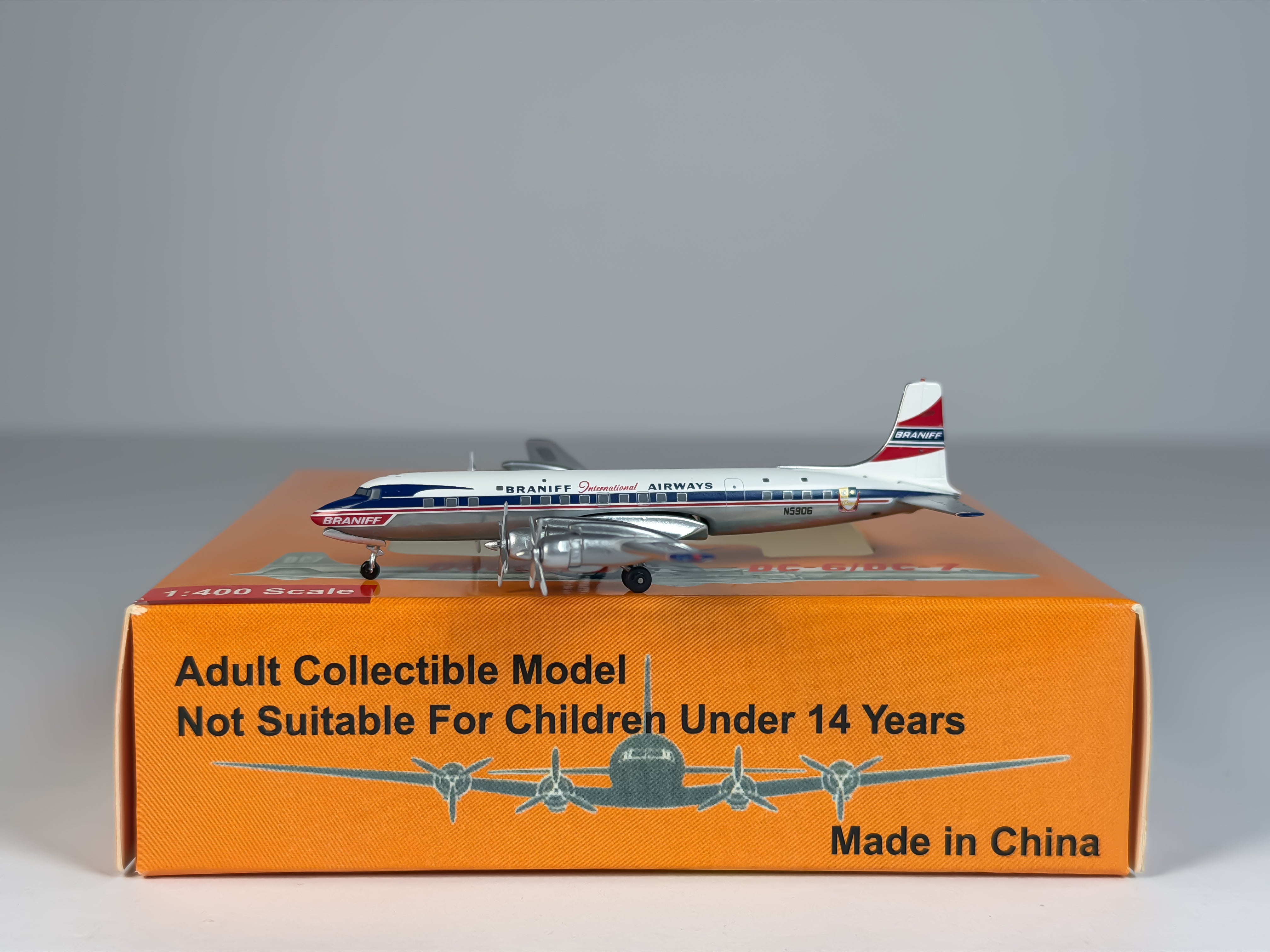 Braniff International Douglas DC-7 1:400 Aeroclassics N5906 (AC1346)