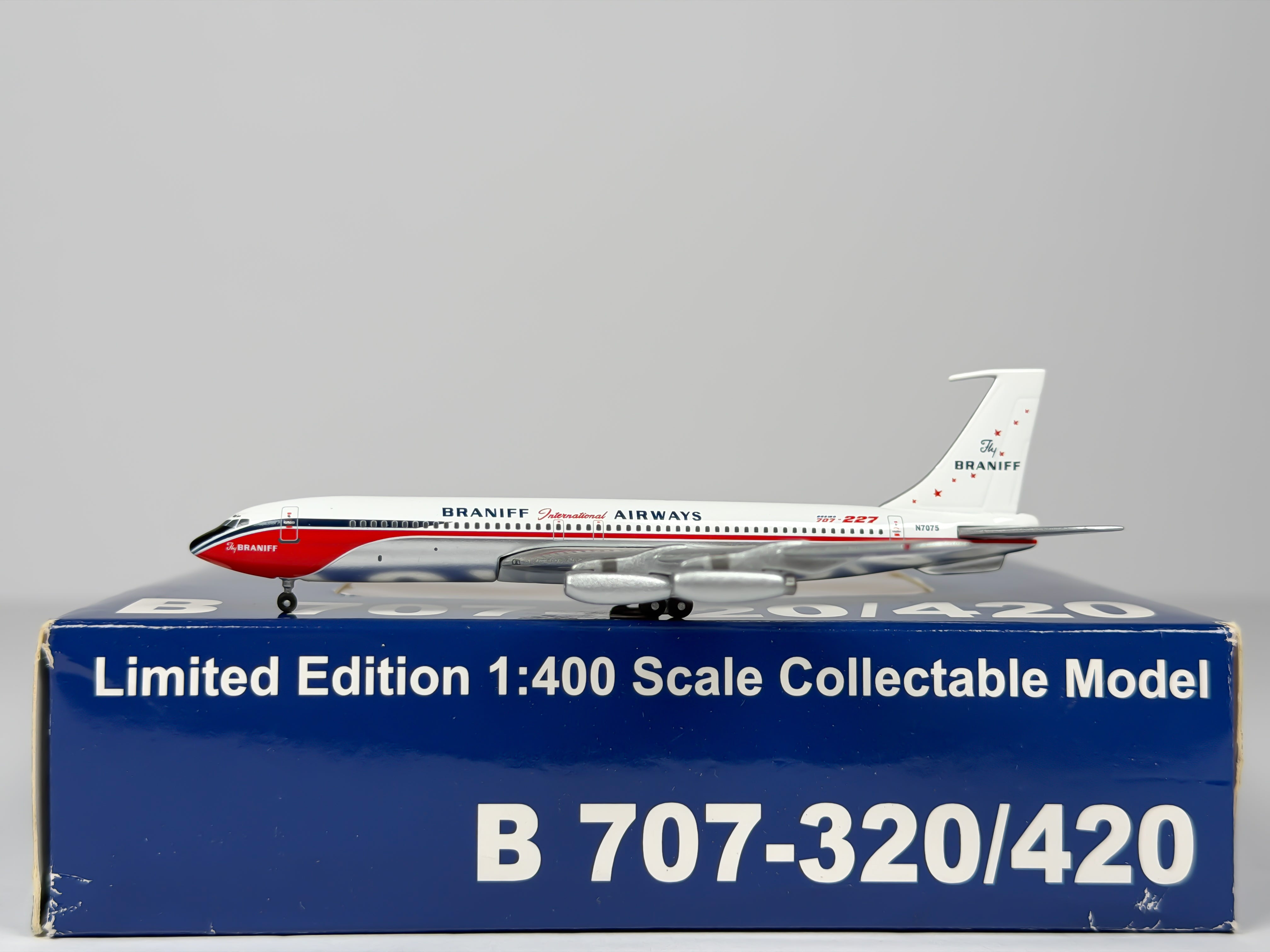 Braniff International Boeing 707-300 1:400 Aeroclassics N7075 (AC18027)
