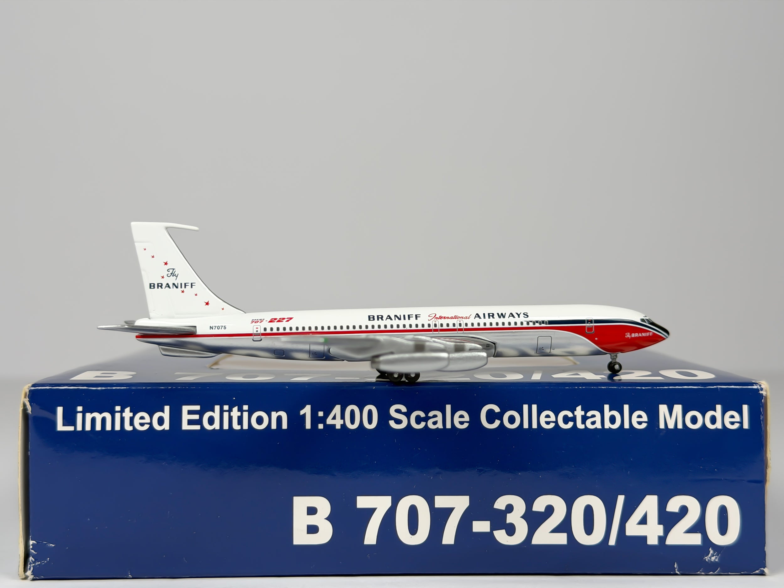 Braniff International Boeing 707-300 1:400 Aeroclassics N7075 (AC18027)