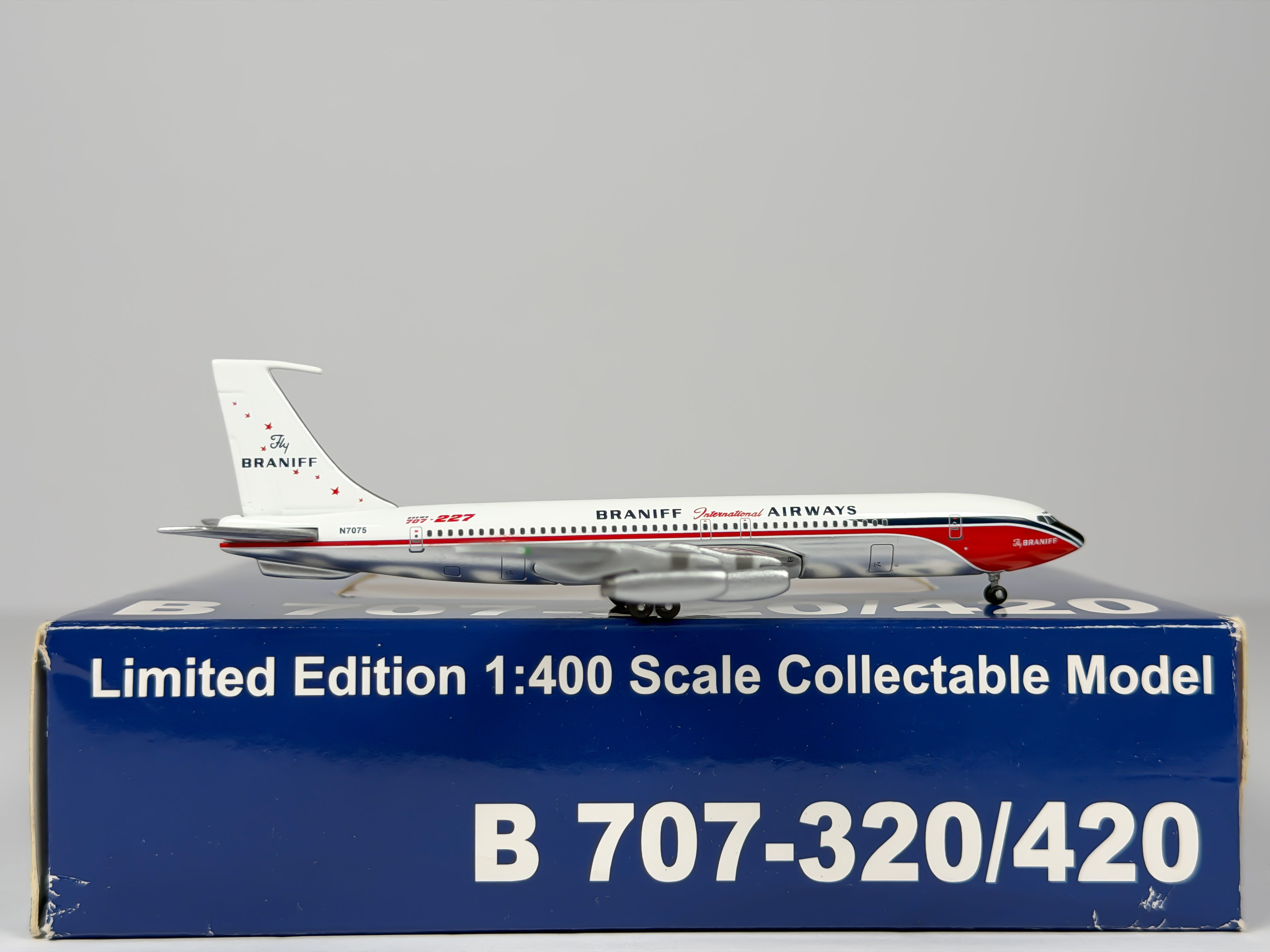 Braniff International Boeing 707-300 1:400 Aeroclassics N7075 (AC18027)