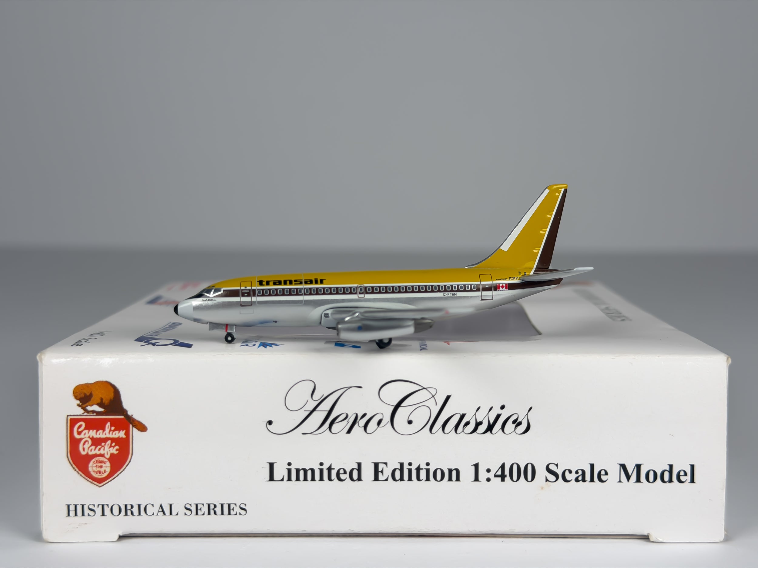 Transair Boeing 737-200 1:400 Aeroclassics C-FTAN (AC18095B)
