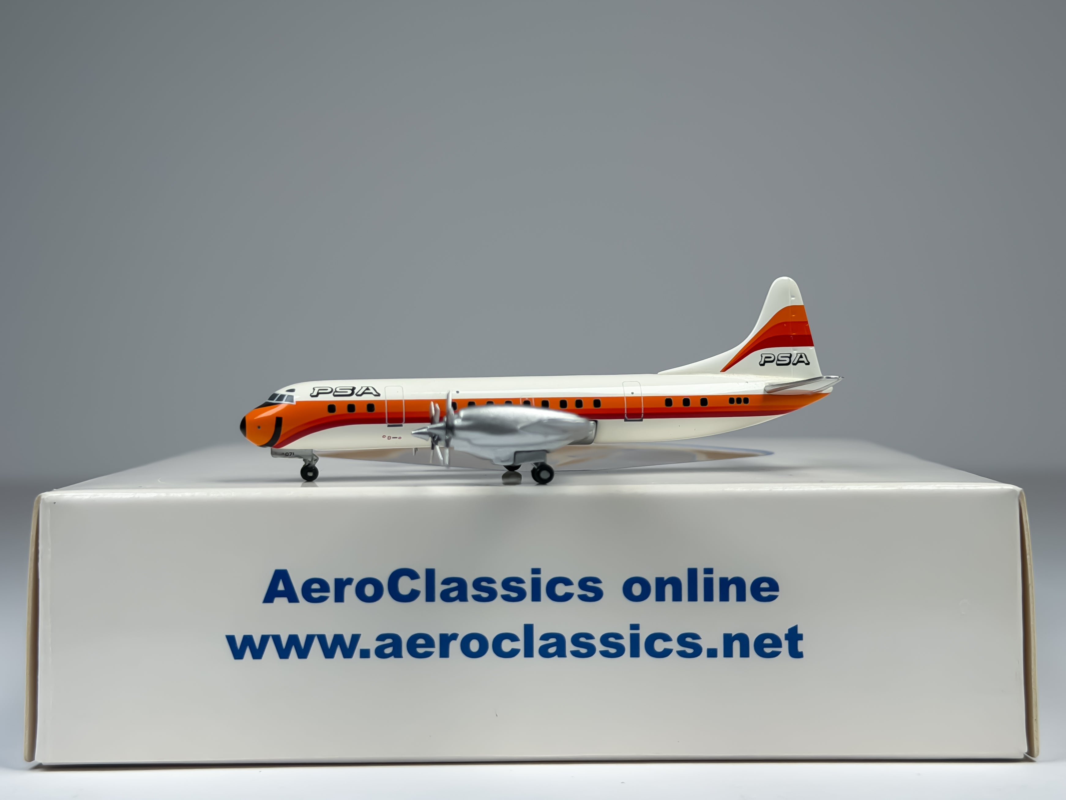 Pacific Southwest Airlines (PSA) Lockheed L-188 Electra 1:400 Aeroclassics N171PS (AC18134)
