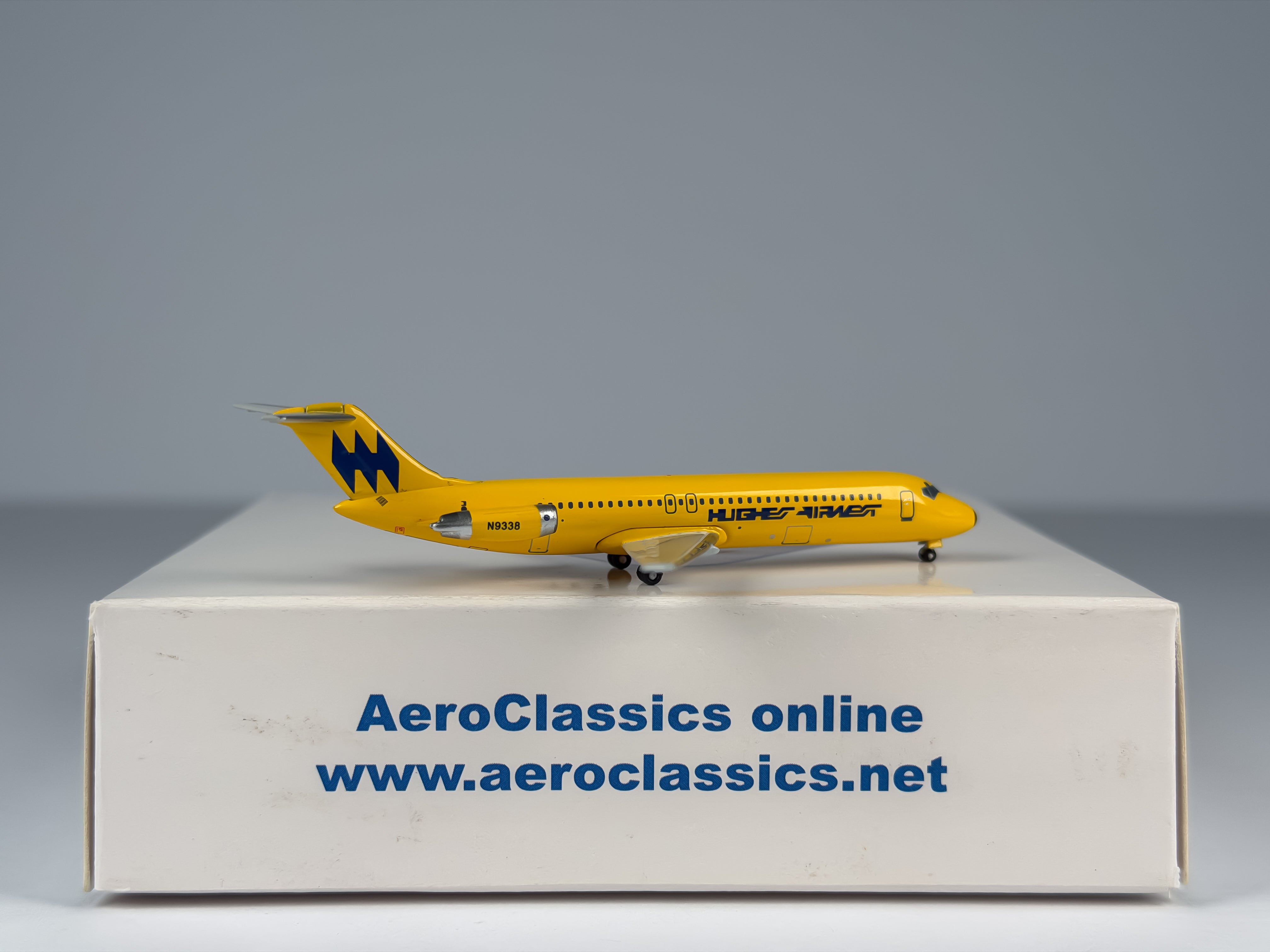 Hughes Air West Douglas DC-9-30 1:400 Aeroclassics N9338 (AC18166)