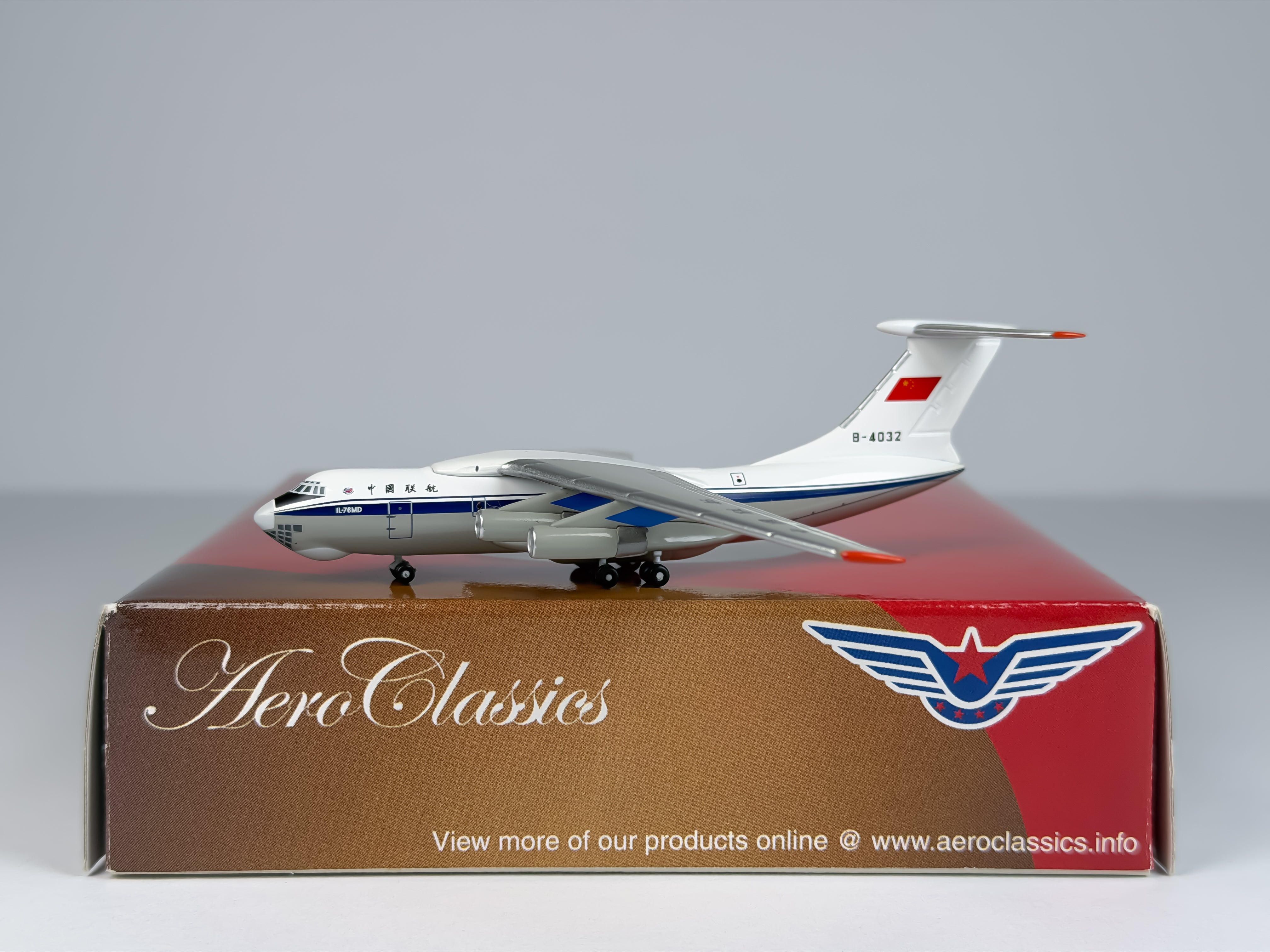CAAC Ilyushin IL‑76 1:400 Aeroclassics B-4032 (AC18234A)