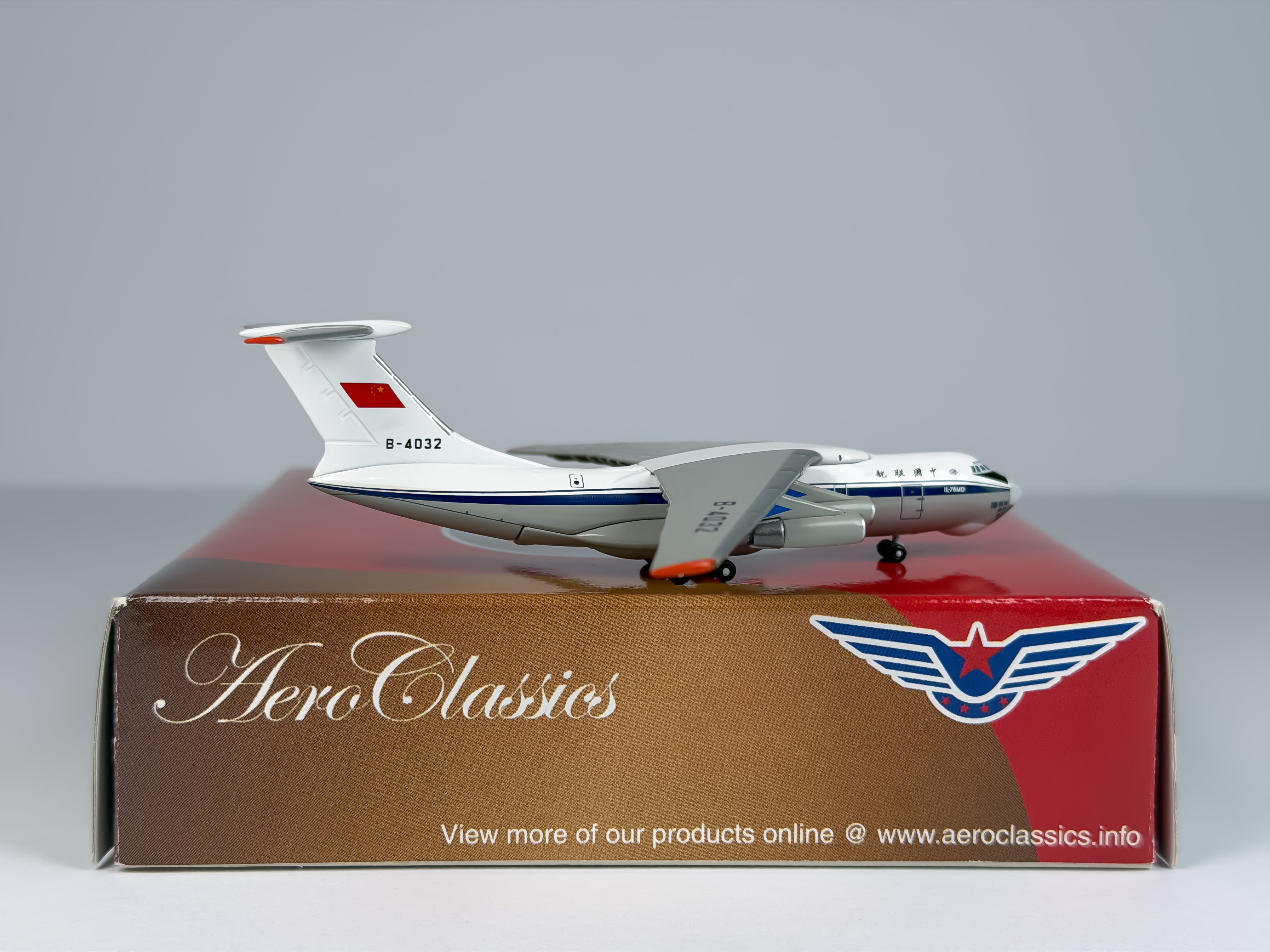 CAAC Ilyushin IL‑76 1:400 Aeroclassics B-4032 (AC18234A)