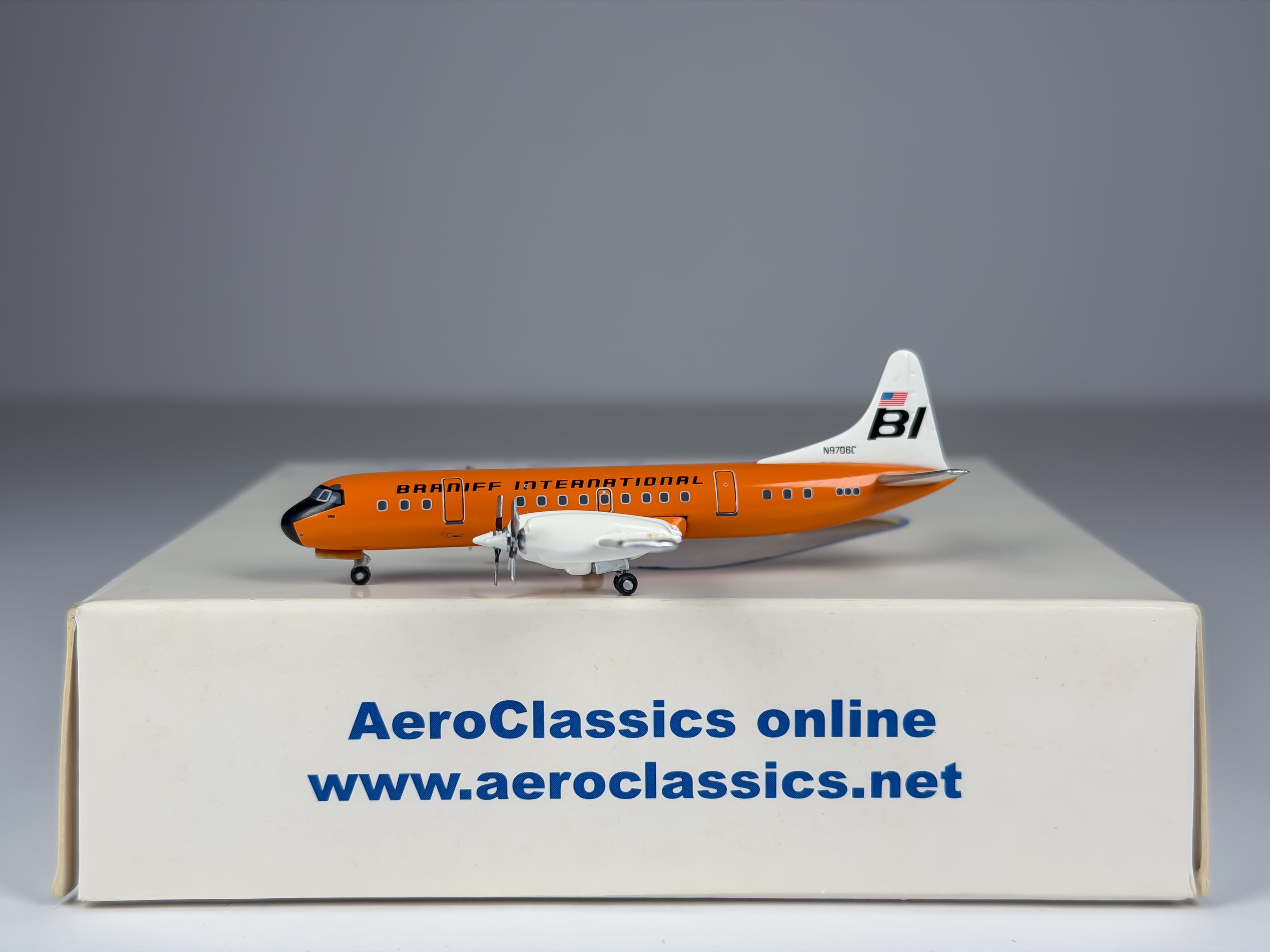 Braniff International Lockheed L-188 Electra 1:400 Aeroclassics N9706C (AC18305C)