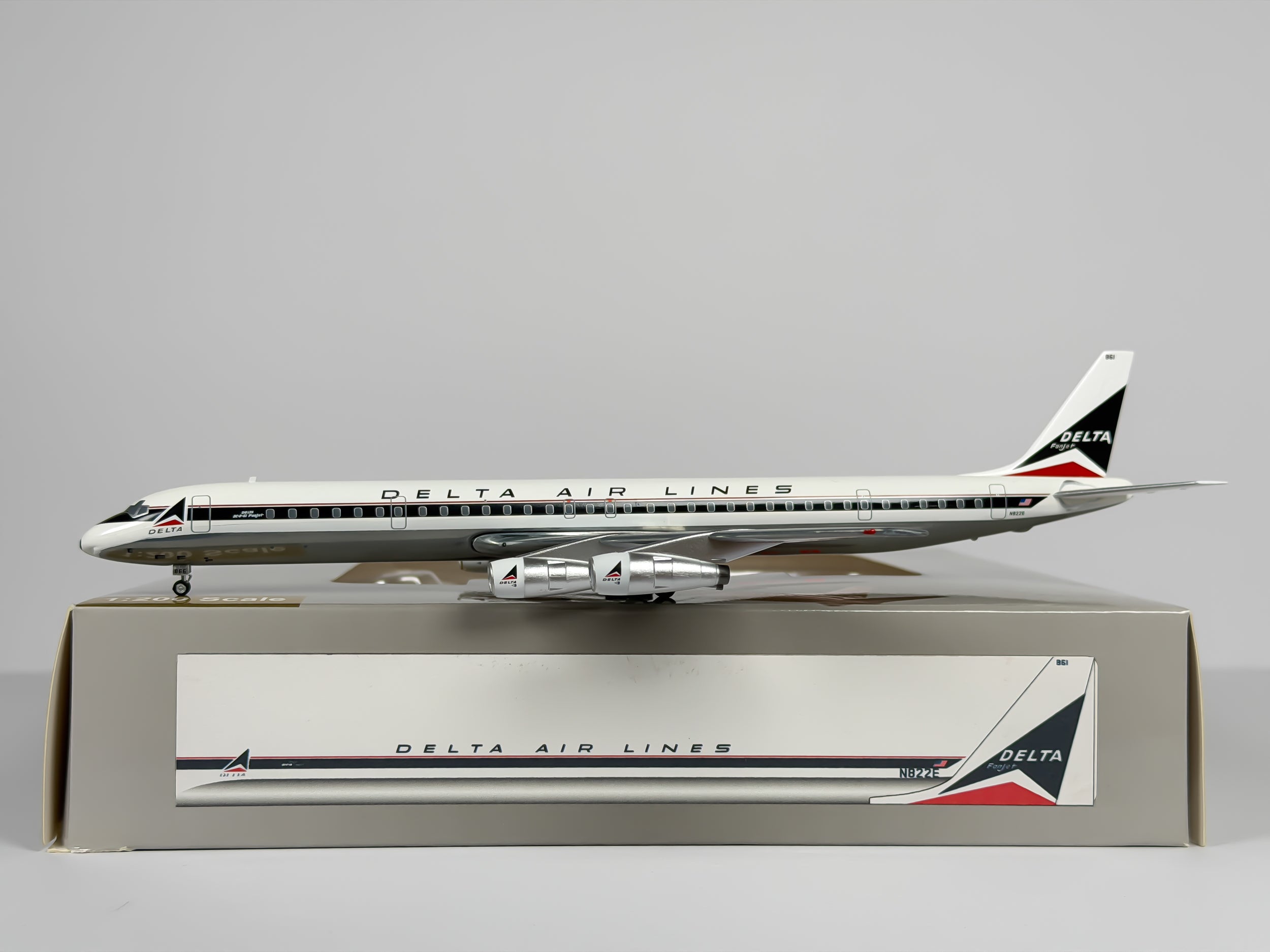 Delta Air Lines Douglas DC-8-61 1:200 Aeroclassics N822E (AC219545)