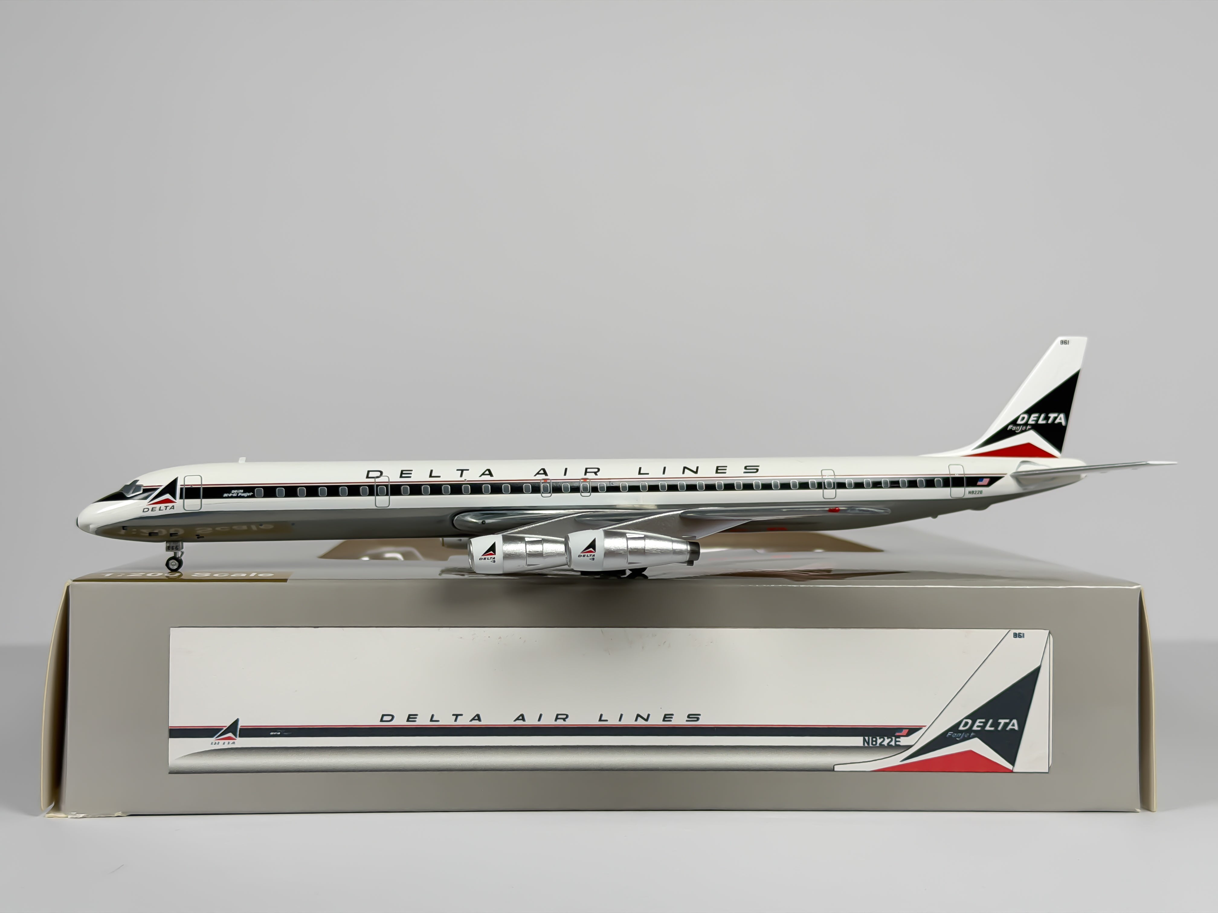 Delta Air Lines Douglas DC-8-61 1:200 Aeroclassics N822E (AC219545)