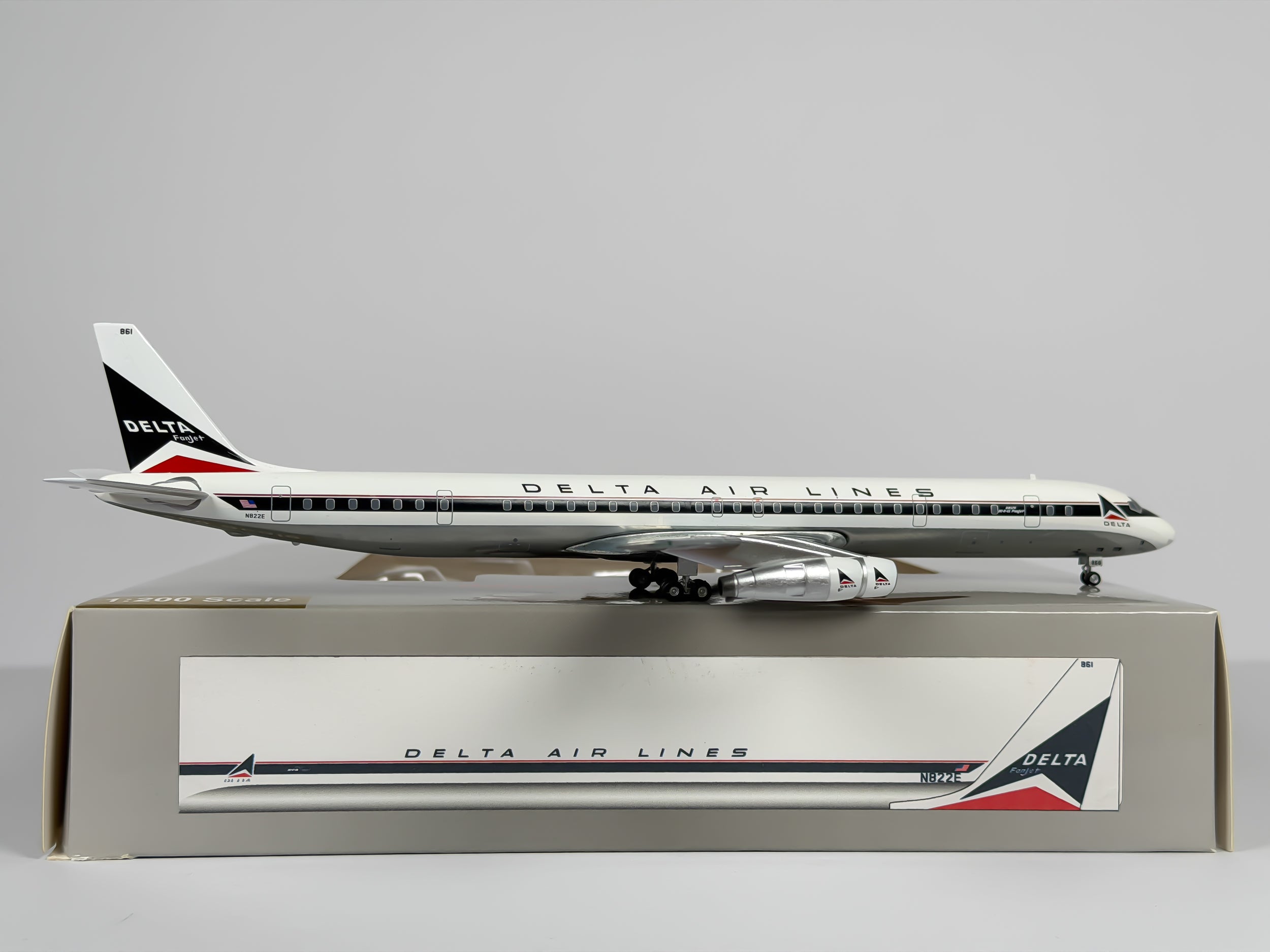 Delta Air Lines Douglas DC-8-61 1:200 Aeroclassics N822E (AC219545)