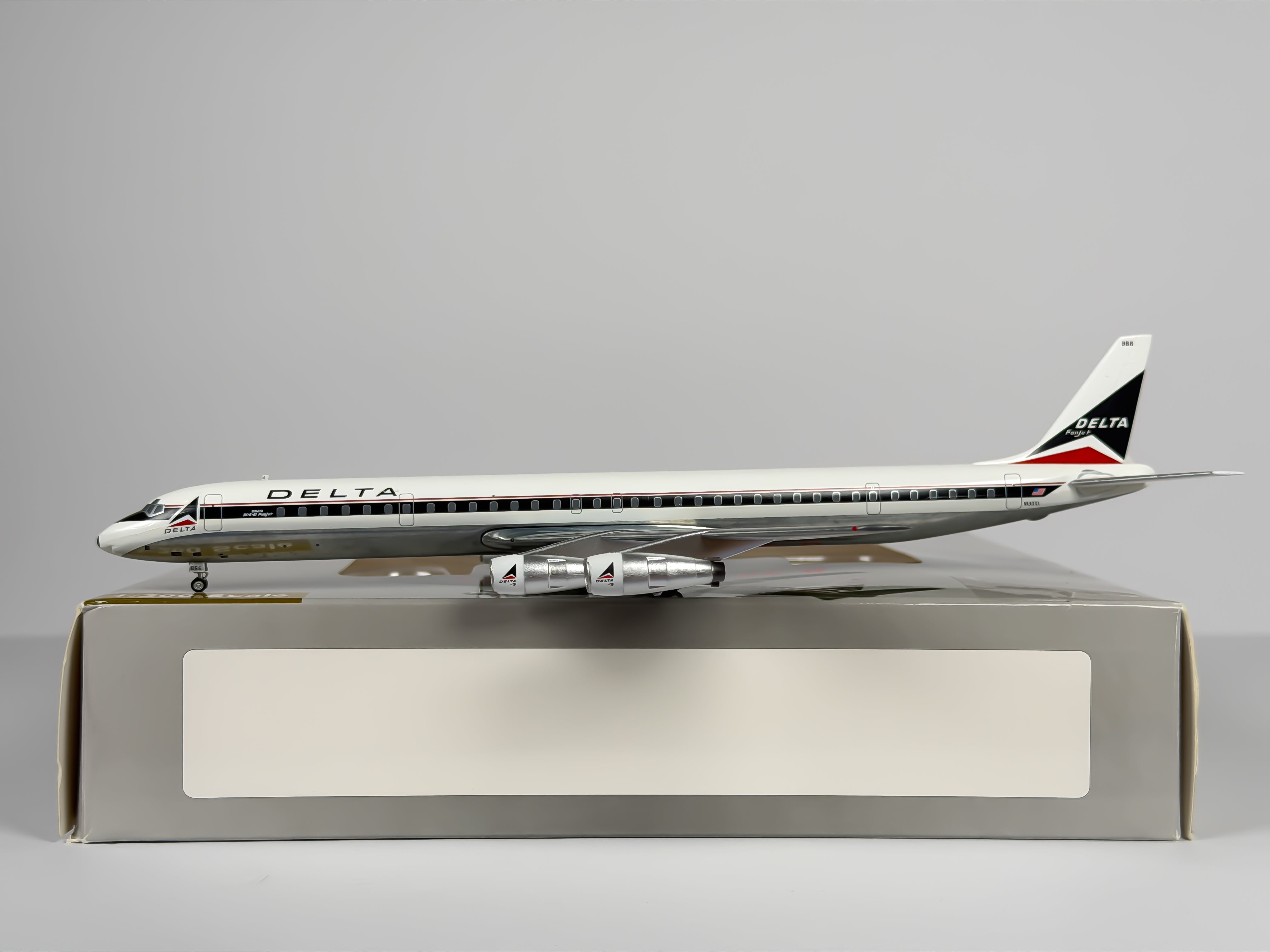 Delta Air Lines Douglas DC-8-61 1:200 Aeroclassics N1300L (AC219546)