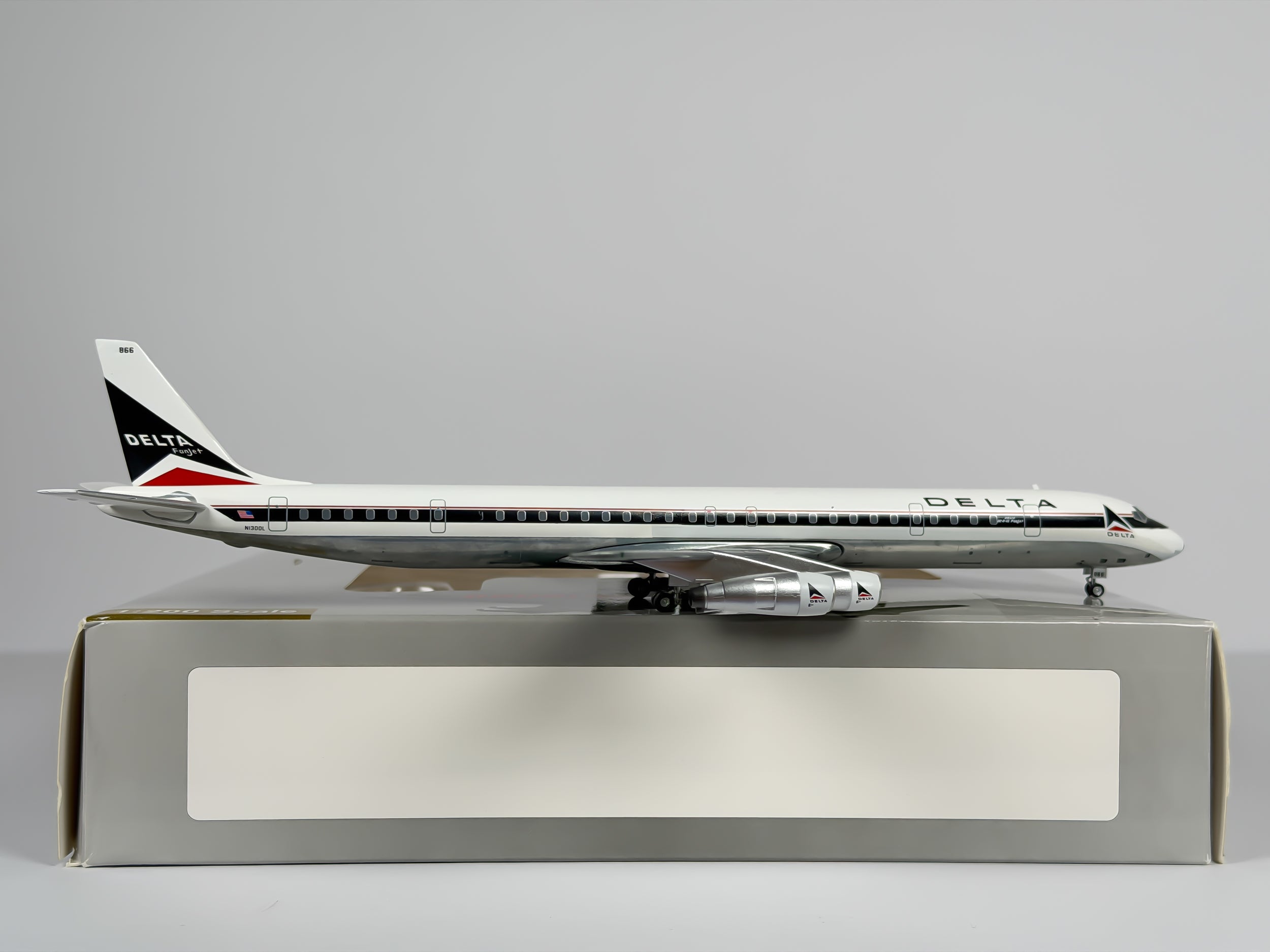 Delta Air Lines Douglas DC-8-61 1:200 Aeroclassics N1300L (AC219546)