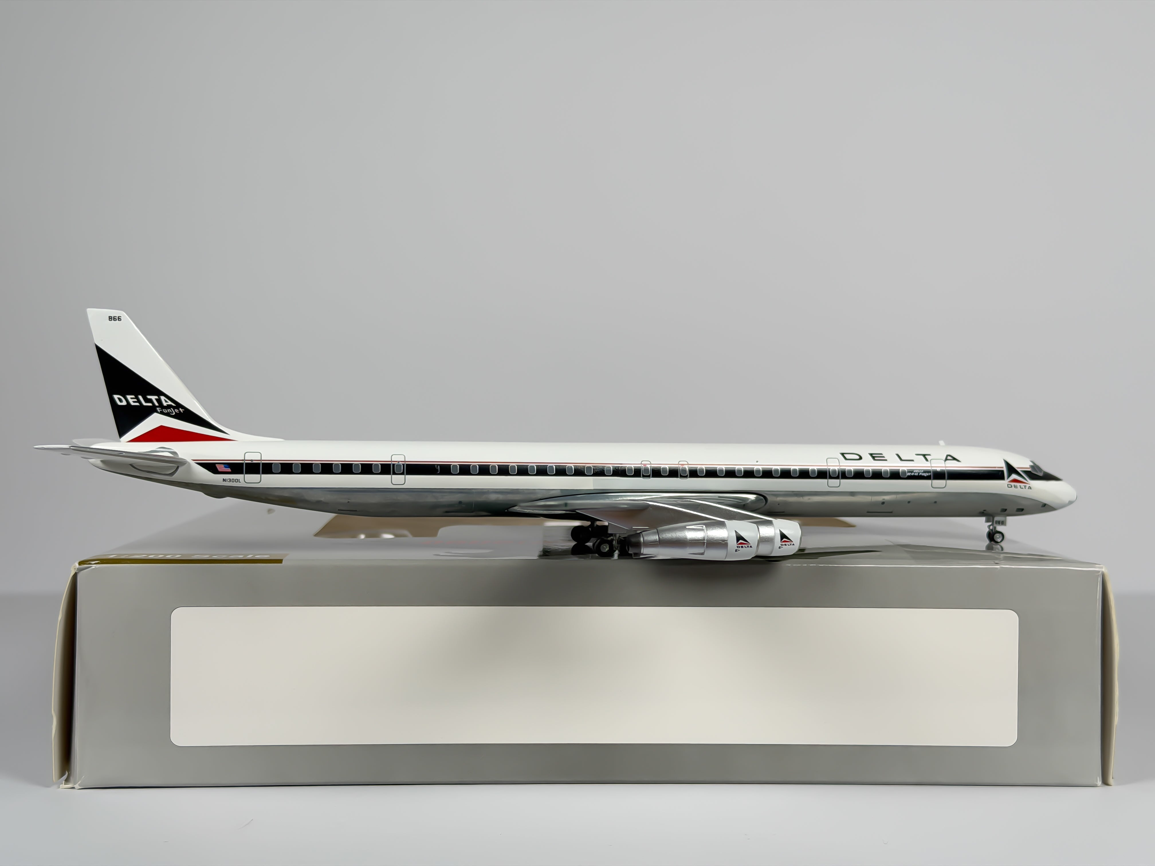 Delta Air Lines Douglas DC-8-61 1:200 Aeroclassics N1300L (AC219546)